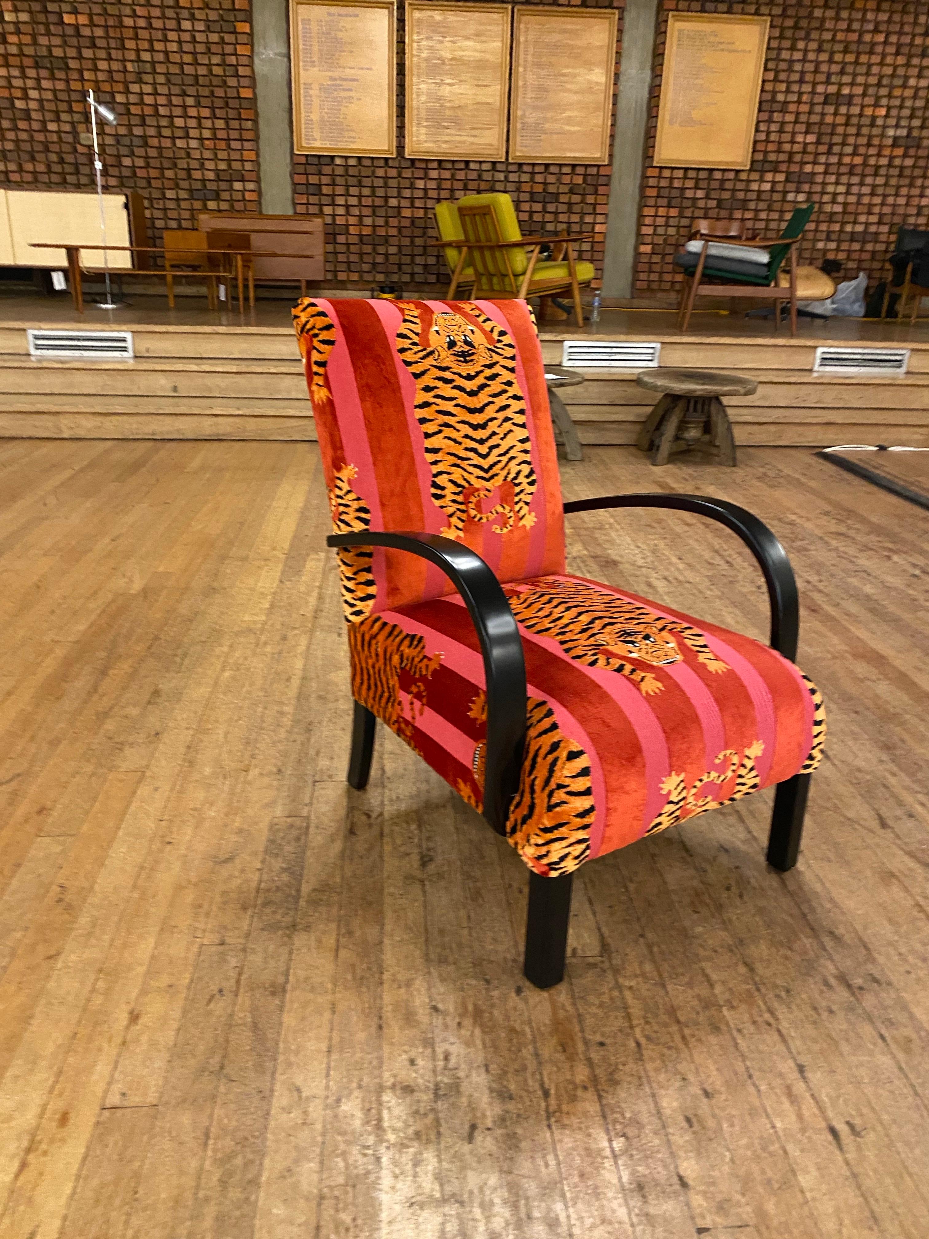 1940er Jahre Art Deco Bugholz Ebonisiert Sessel Gepolstert Schumacher Tiger Samt im Angebot 4