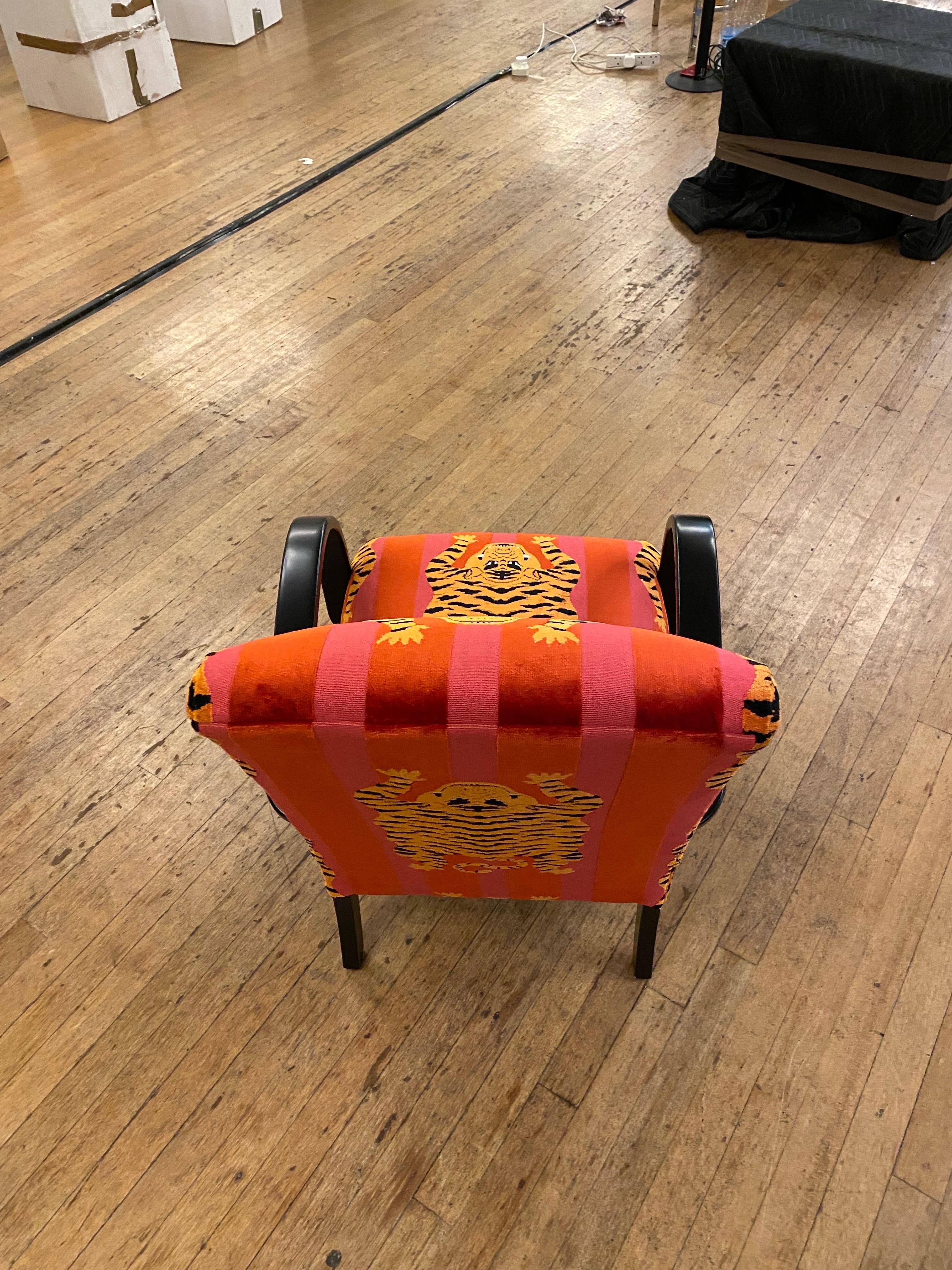 1940er Jahre Art Deco Bugholz Ebonisiert Sessel Gepolstert Schumacher Tiger Samt im Angebot 8