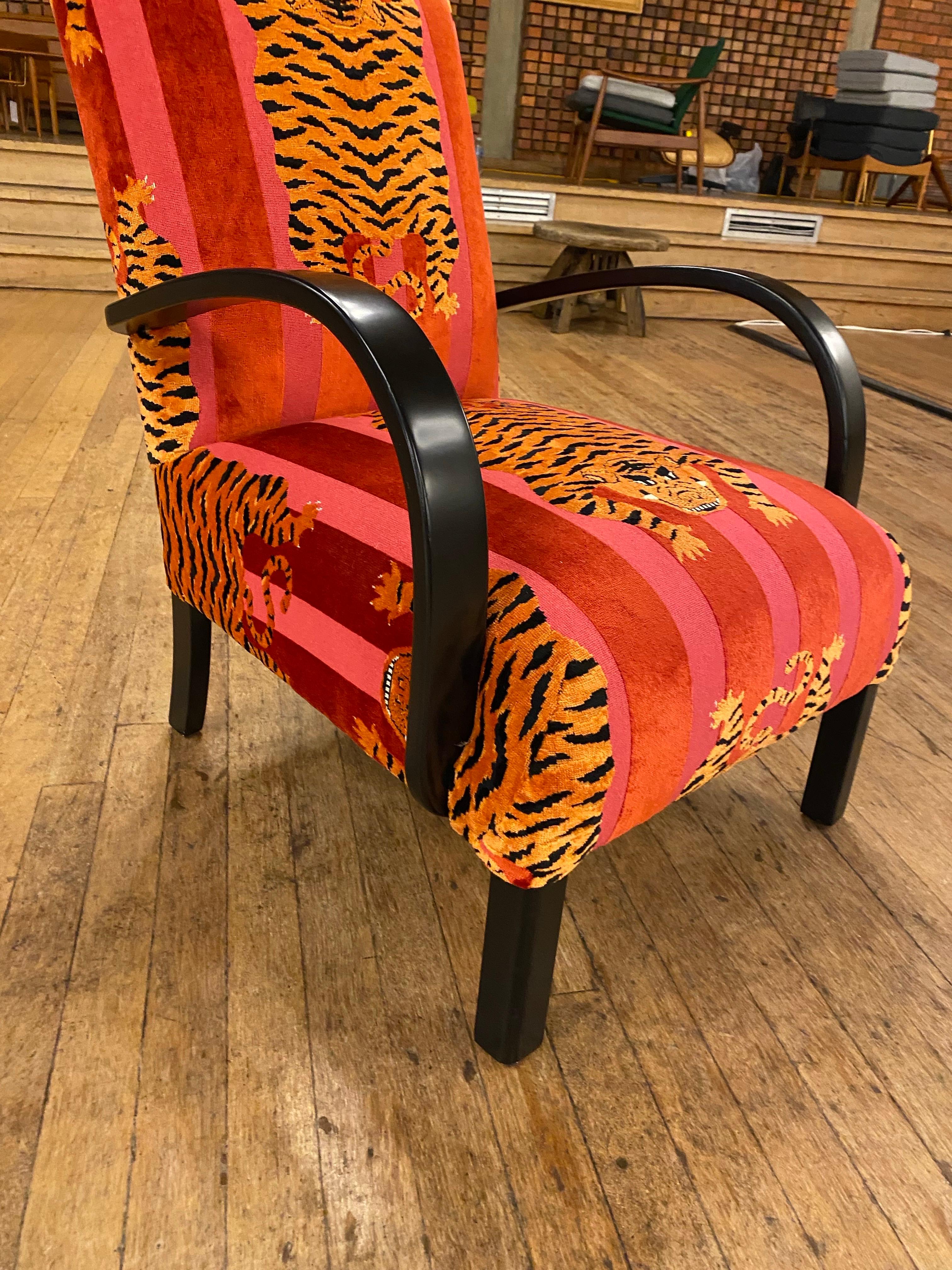 1940er Jahre Art Deco Bugholz Ebonisiert Sessel Gepolstert Schumacher Tiger Samt im Angebot 9