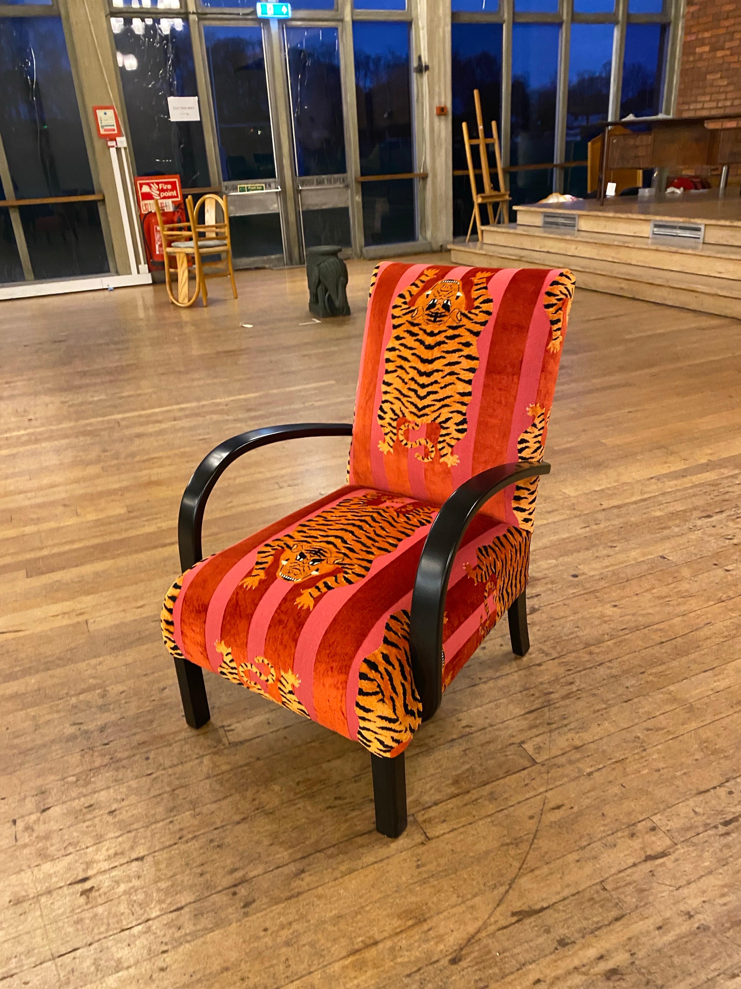 1940er Jahre Art Deco Bugholz Ebonisiert Sessel Gepolstert Schumacher Tiger Samt (Art déco) im Angebot