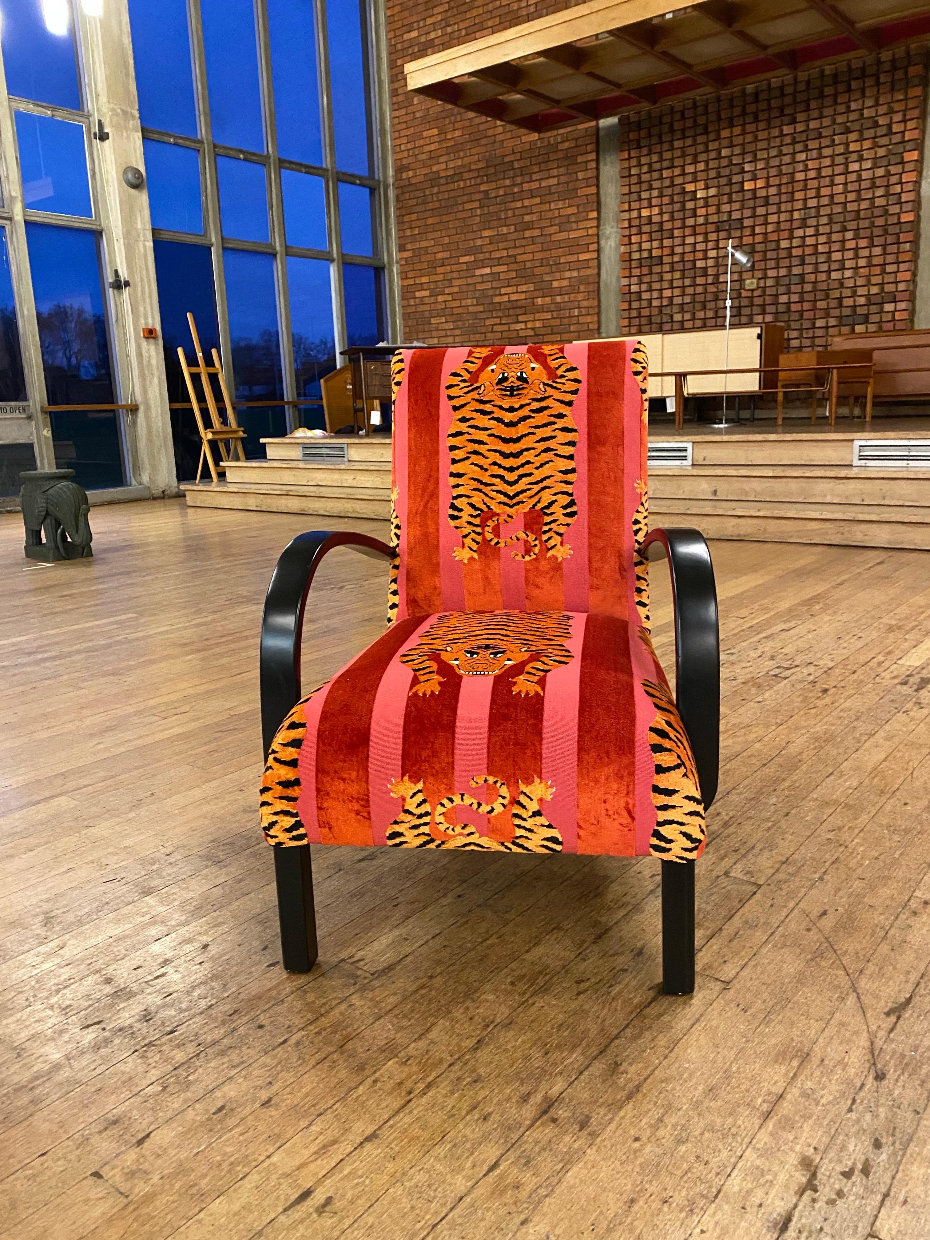 1940er Jahre Art Deco Bugholz Ebonisiert Sessel Gepolstert Schumacher Tiger Samt (Mitte des 20. Jahrhunderts) im Angebot