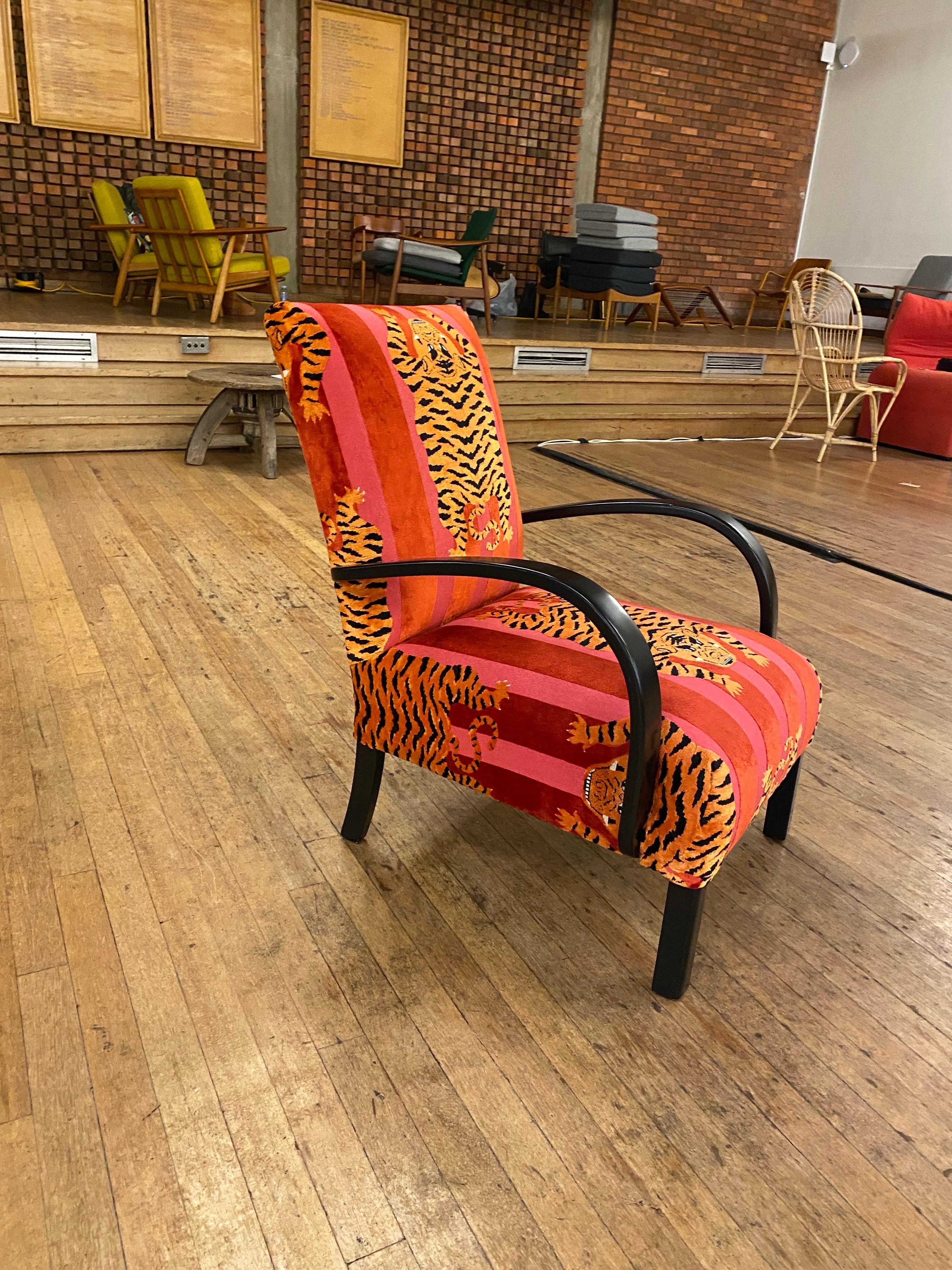 1940er Jahre Art Deco Bugholz Ebonisiert Sessel Gepolstert Schumacher Tiger Samt im Angebot 2