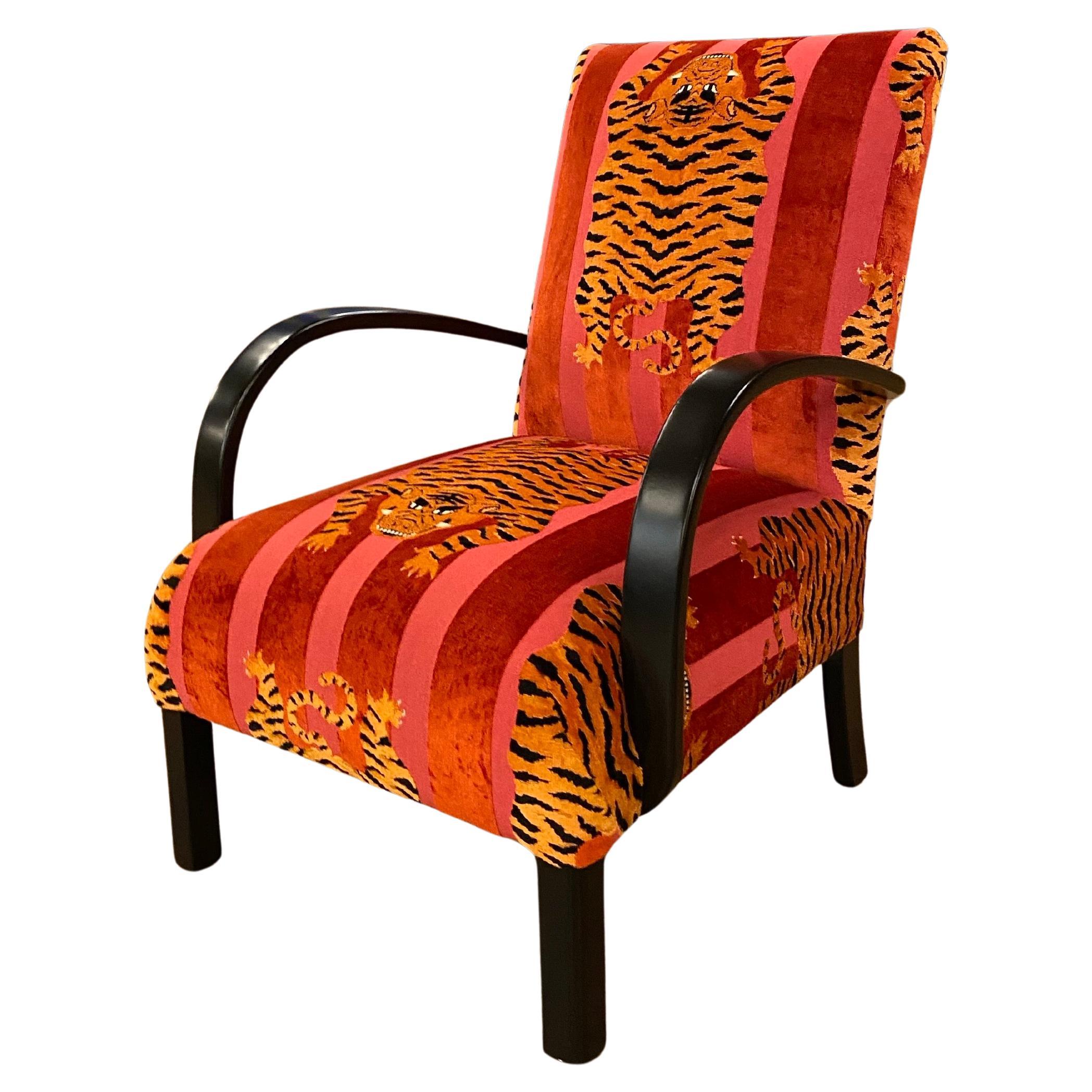 How can you tell how old an armchair is?