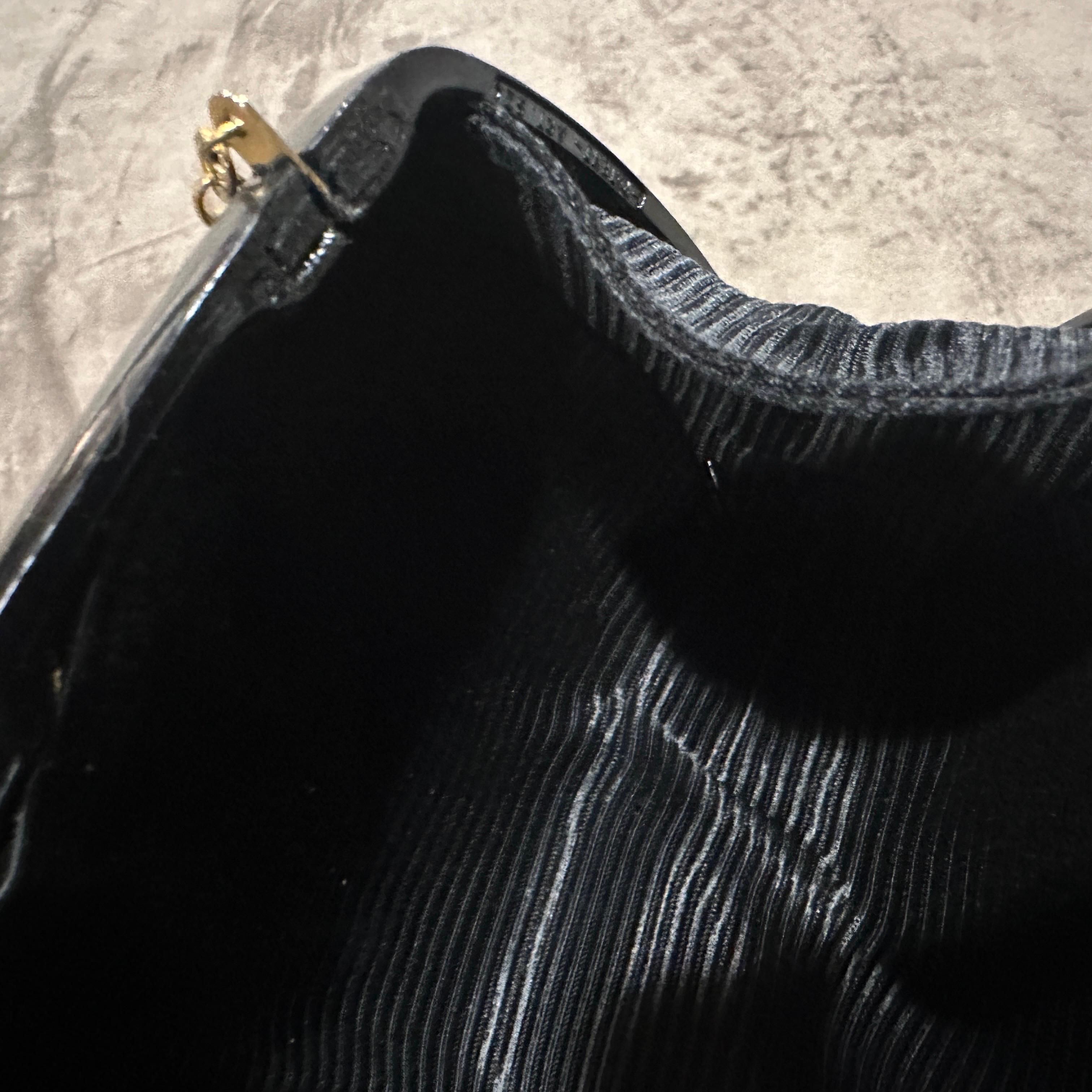 Sac de soirée italien en bakélite noire et laiton Art déco des années 1940 en vente 6