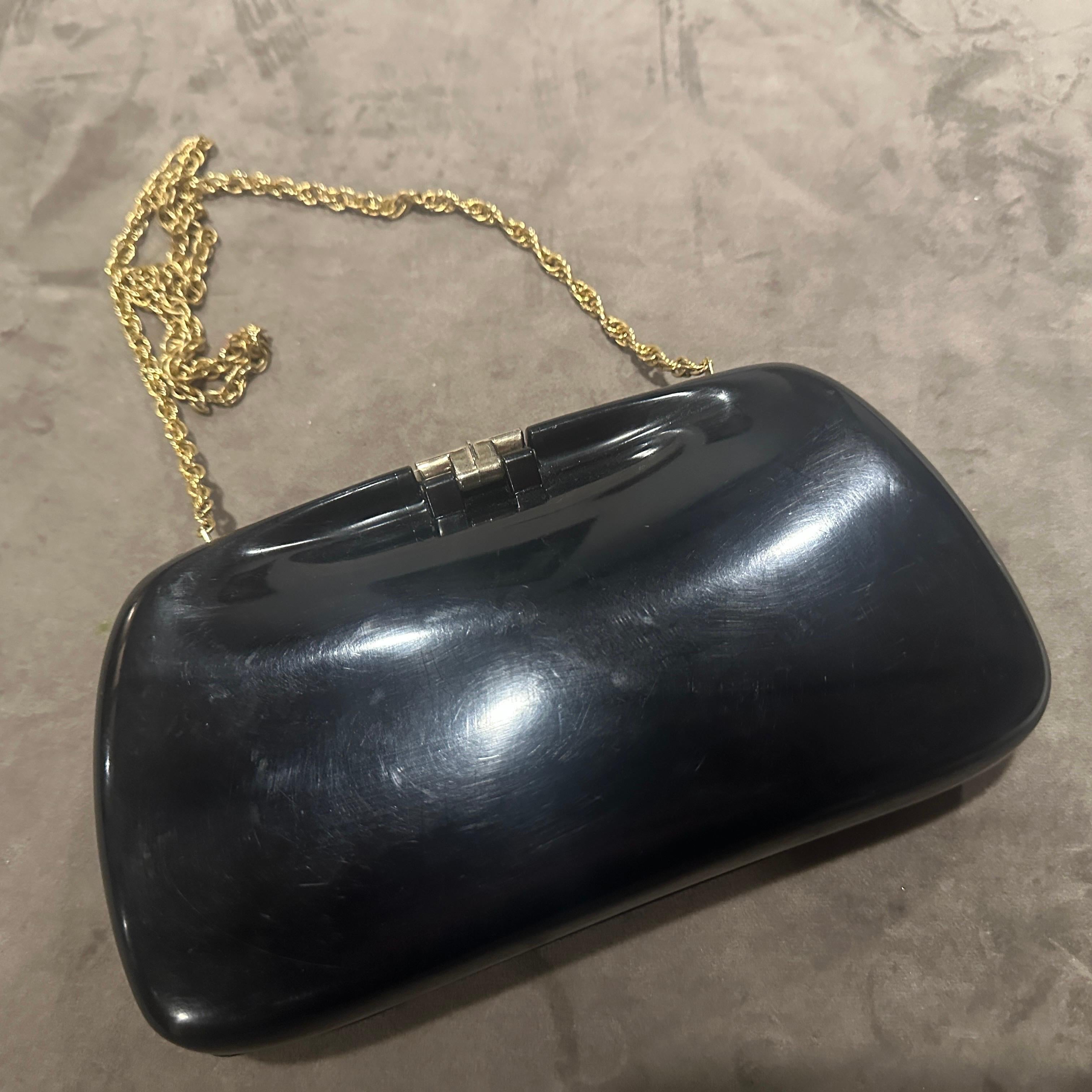 Noir Sac de soirée italien en bakélite noire et laiton Art déco des années 1940 en vente