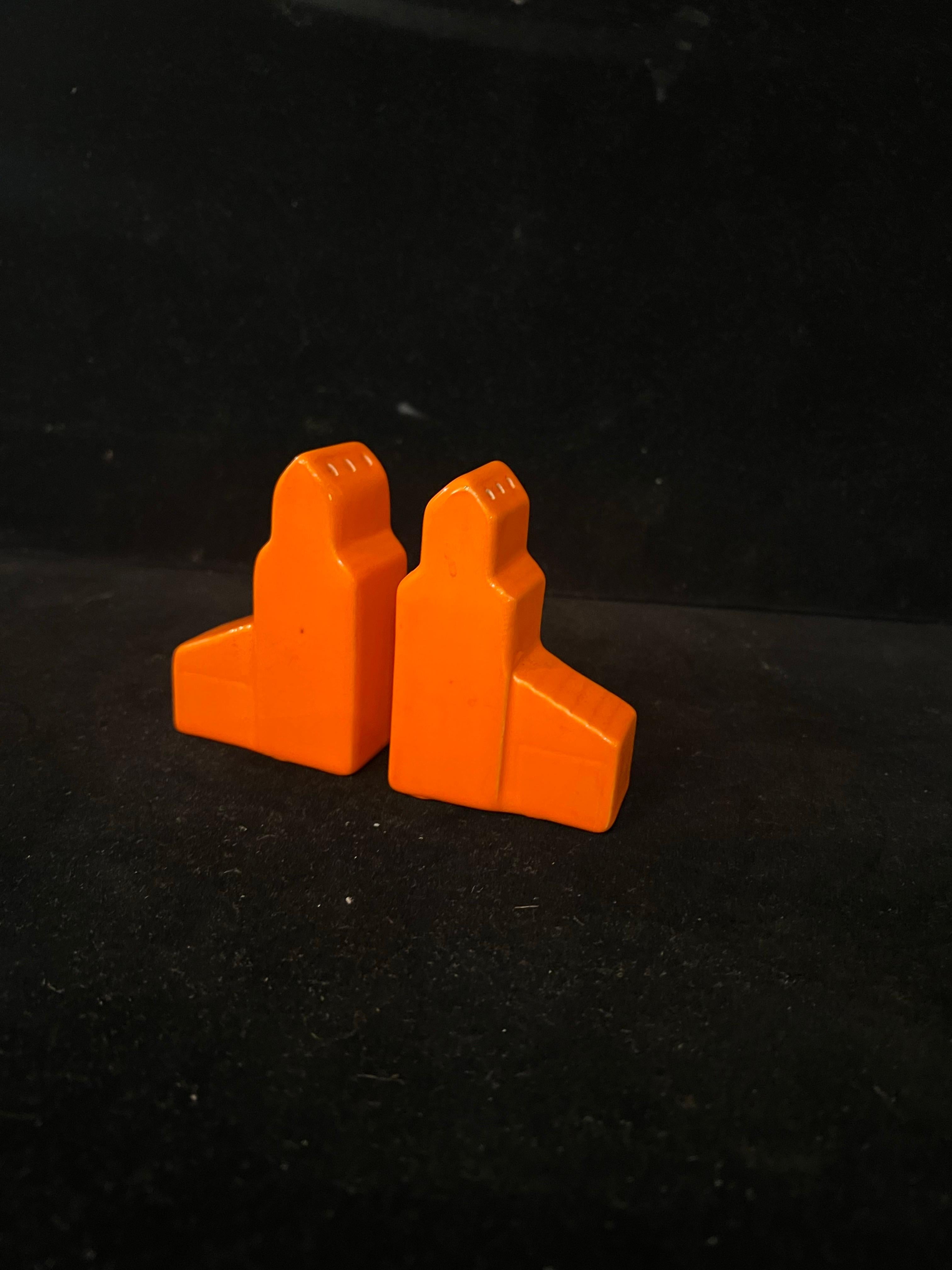 20th Century 1940's Art Deco Cearmic Skyscraper Commemorative Salt & Pepper Shaker set For Sale