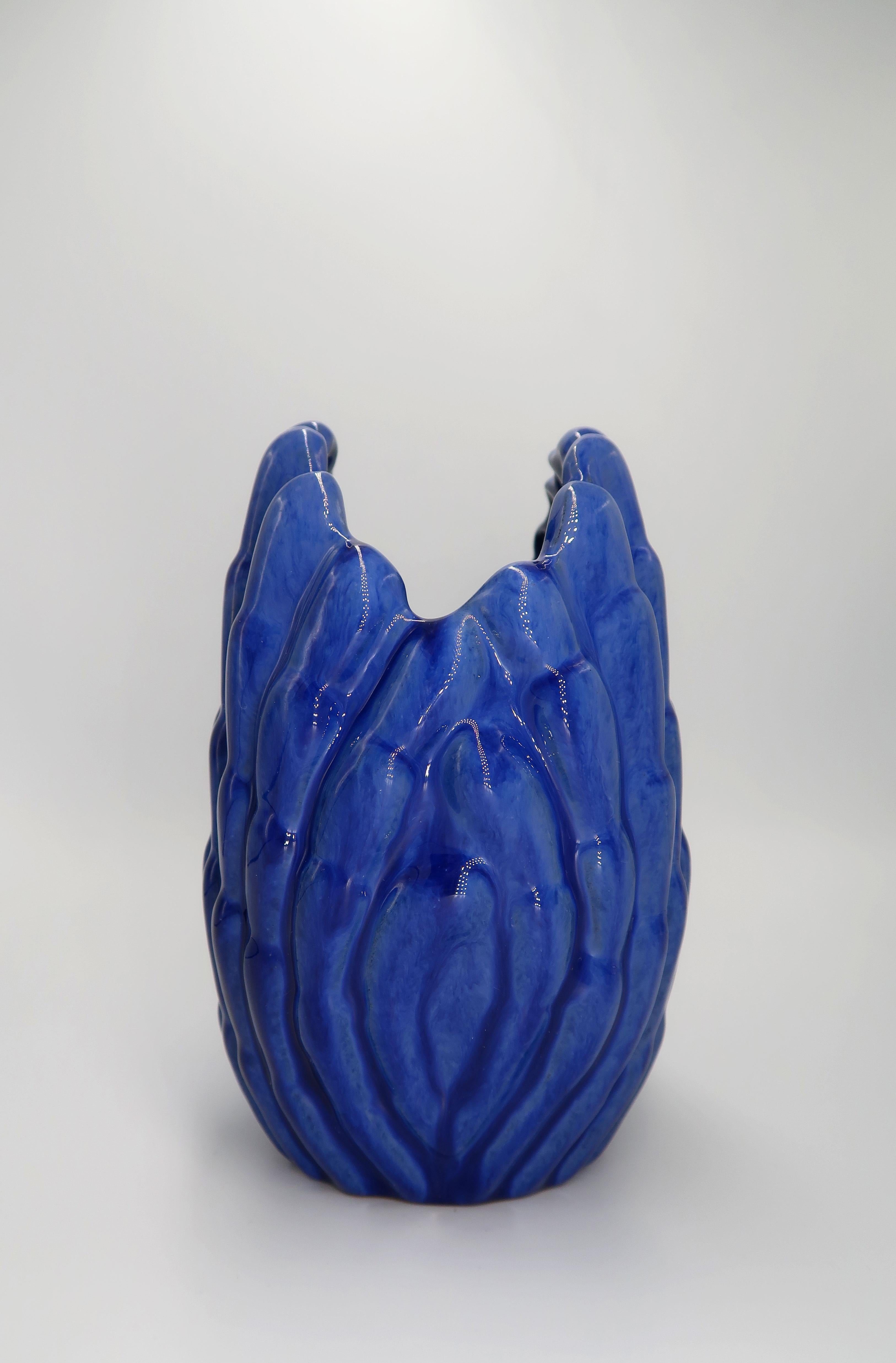 Swedish 1940s Art Deco Cobalt Blue Shell Shaped Vase, Vicke Lindstrand, Sweden For Sale