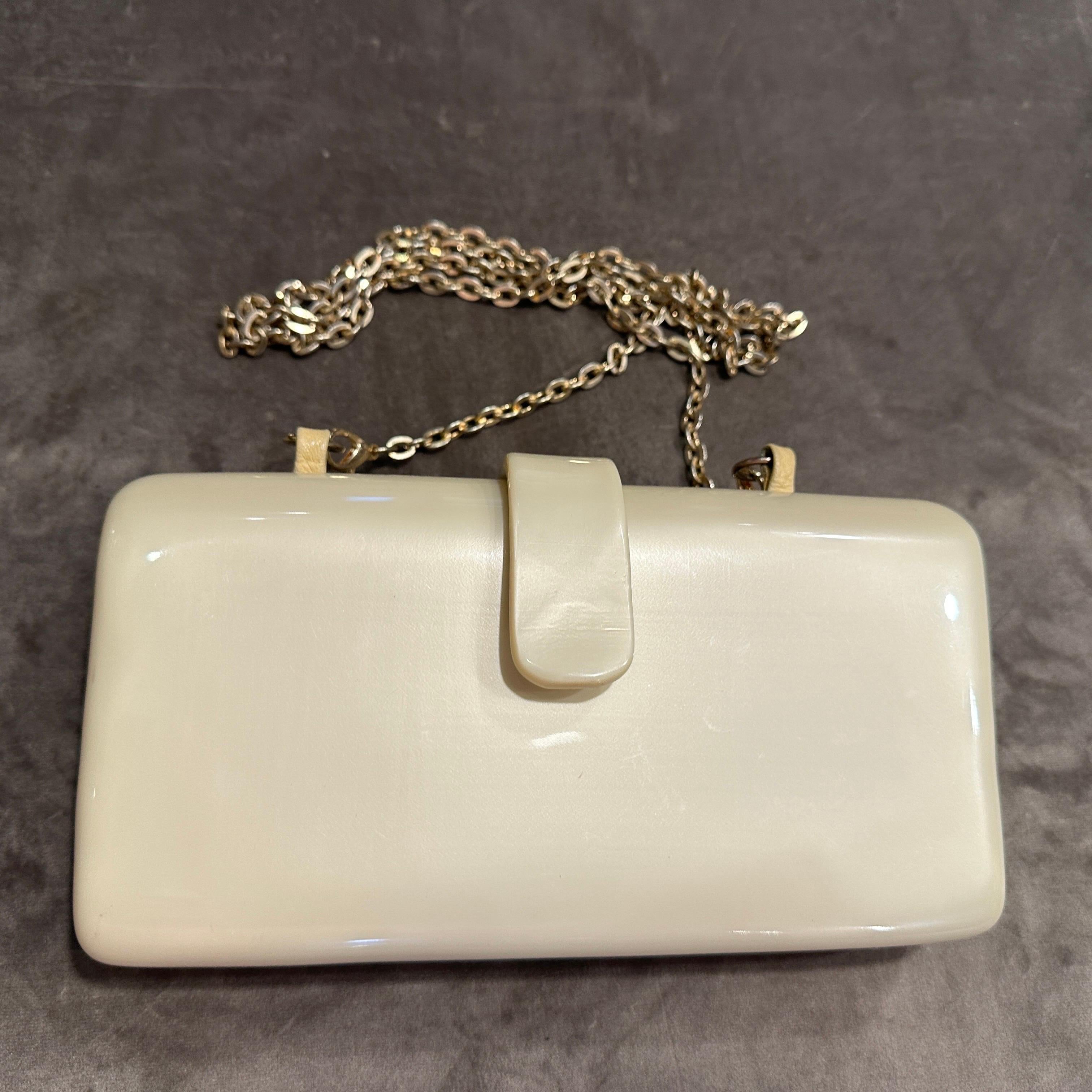 1940s Art Deco Cream Bakelite and Brass Italian Shoulder Bag For Sale 5
