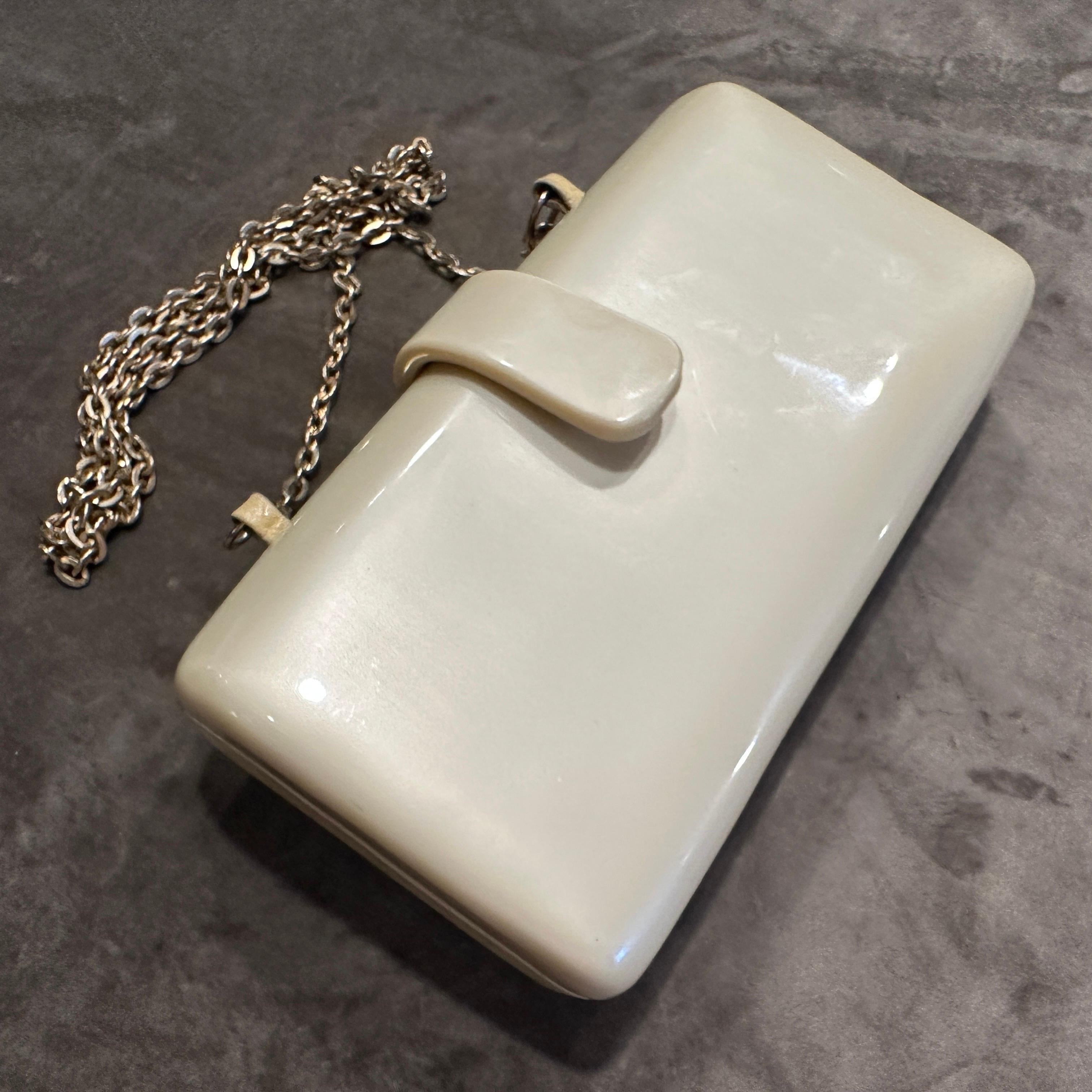 1940s Art Deco Cream Bakelite and Brass Italian Shoulder Bag For Sale 3