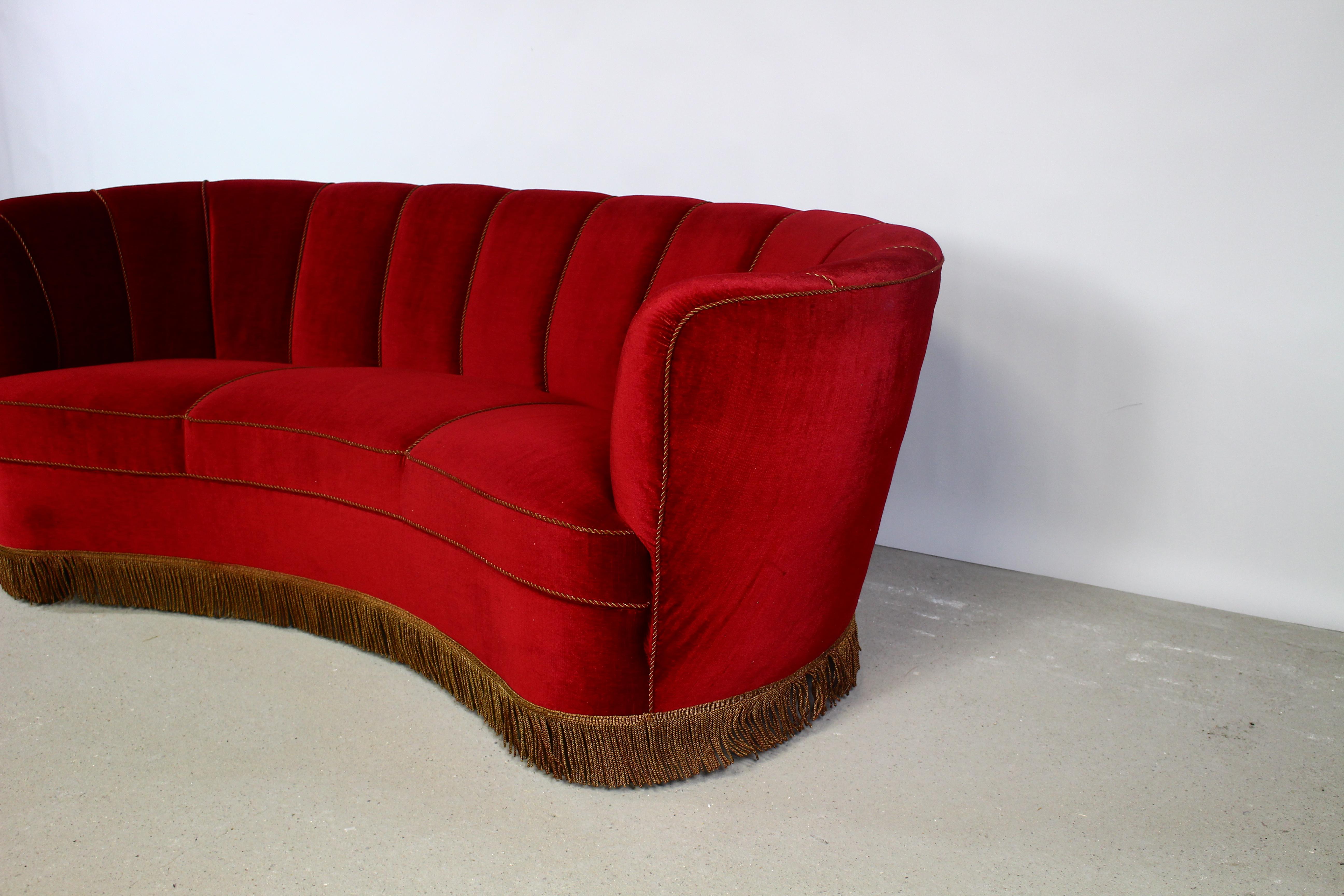 1940s Art Deco Curved Banana Sofa For Sale 1