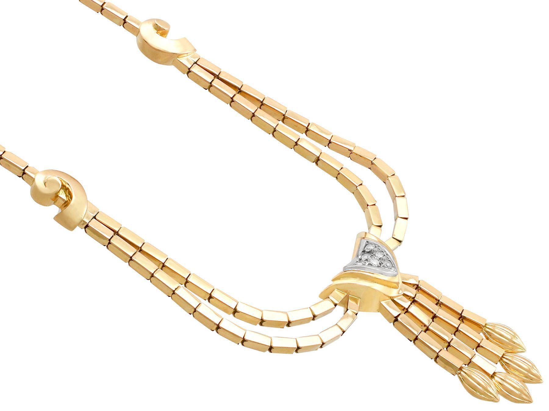 Round Cut 1940s Art Deco Diamond and Yellow Gold Necklace For Sale