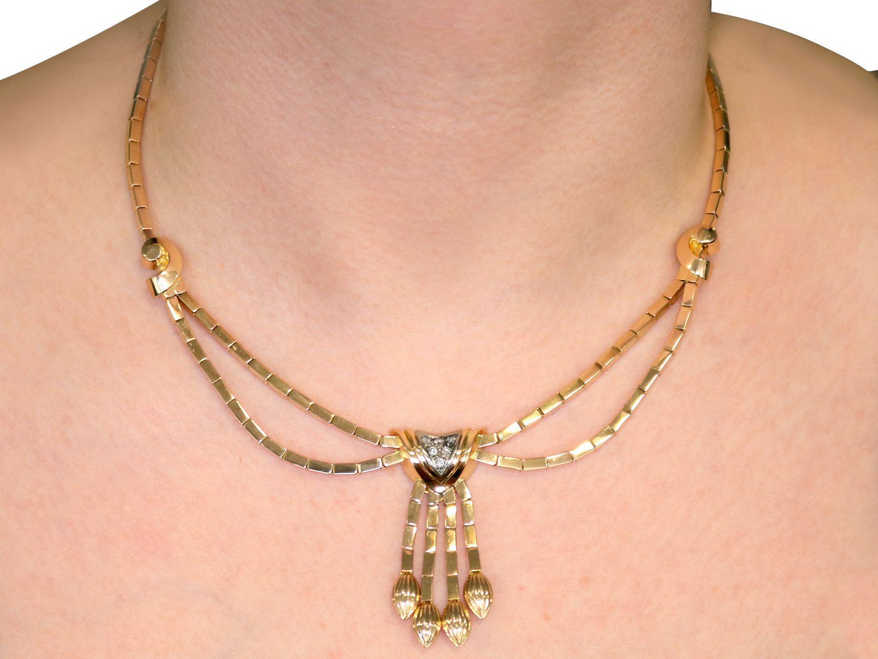 1940s Art Deco Diamond and Yellow Gold Necklace For Sale 2