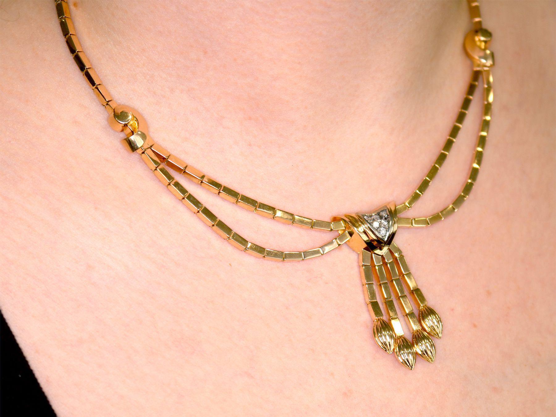 1940s Art Deco Diamond and Yellow Gold Necklace For Sale 3