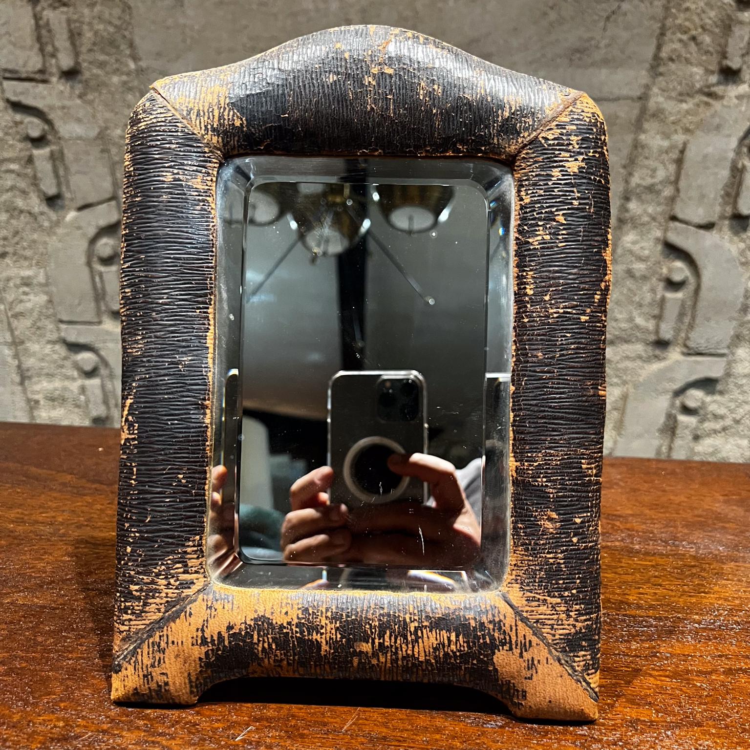 1940s Art Deco Distressed Leather Wrapped Table Mirror In Good Condition For Sale In Chula Vista, CA