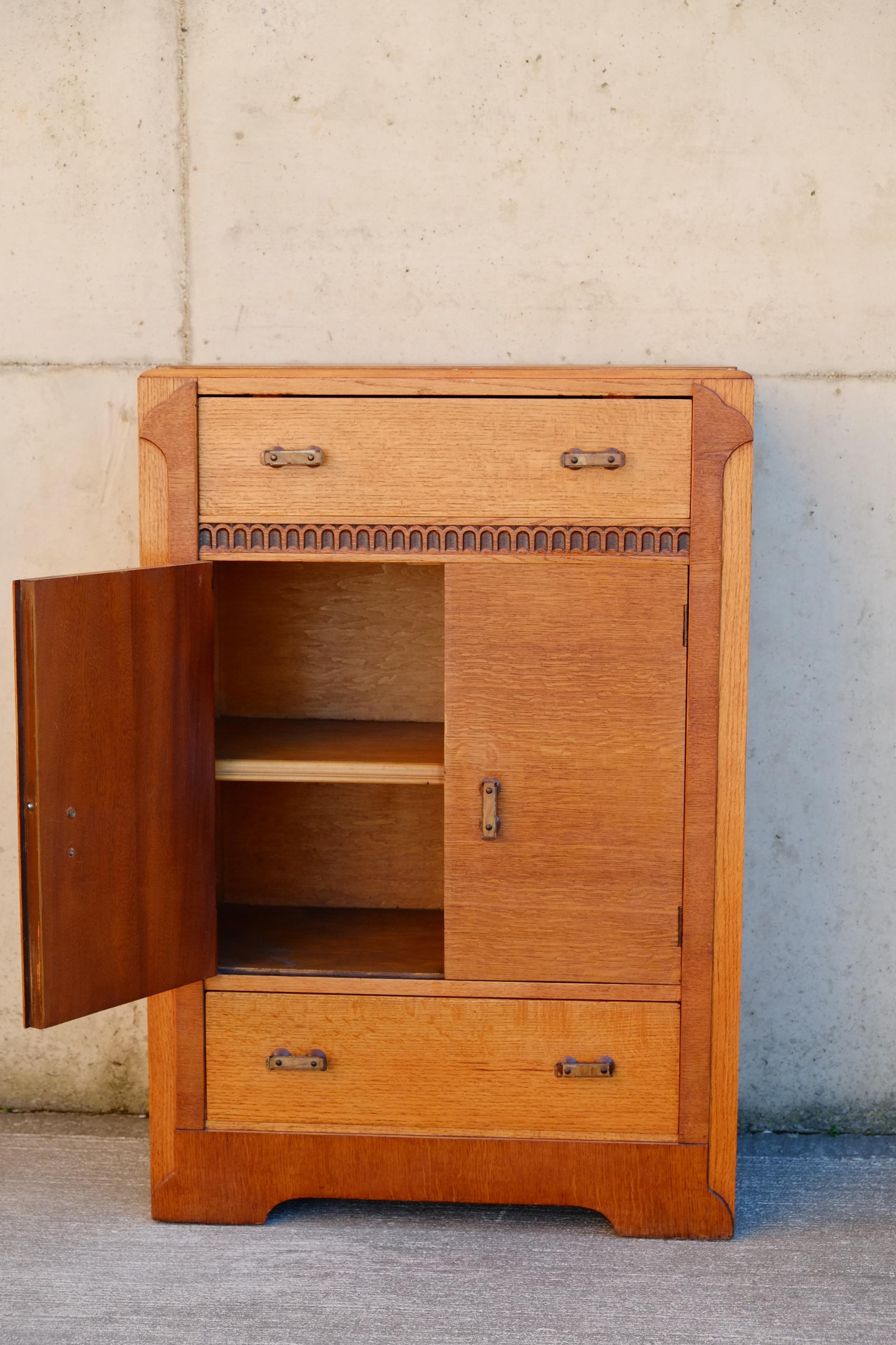 Tallboy en chêne anglais Art Deco des années 1940 3