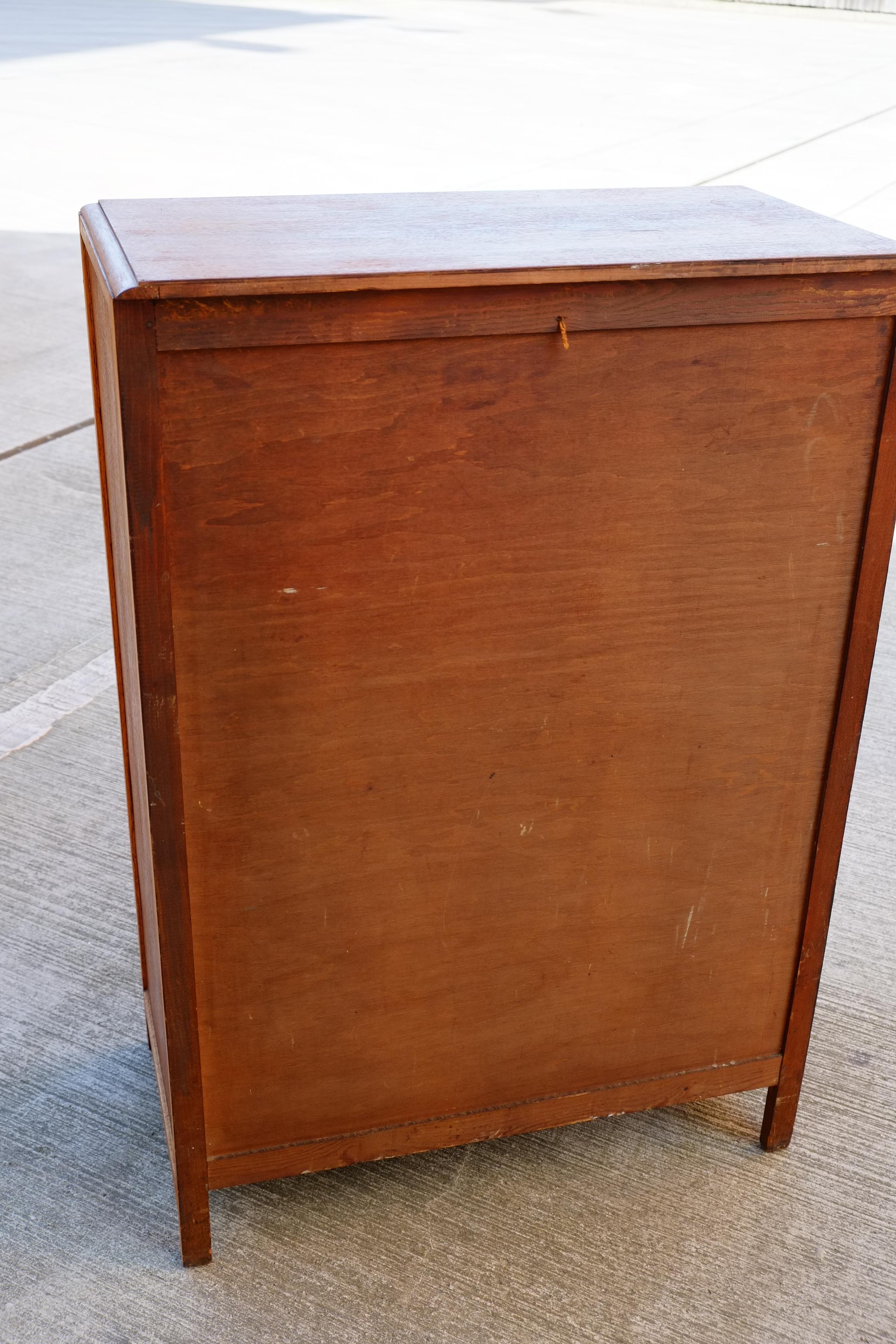Tallboy en chêne anglais Art Deco des années 1940 9