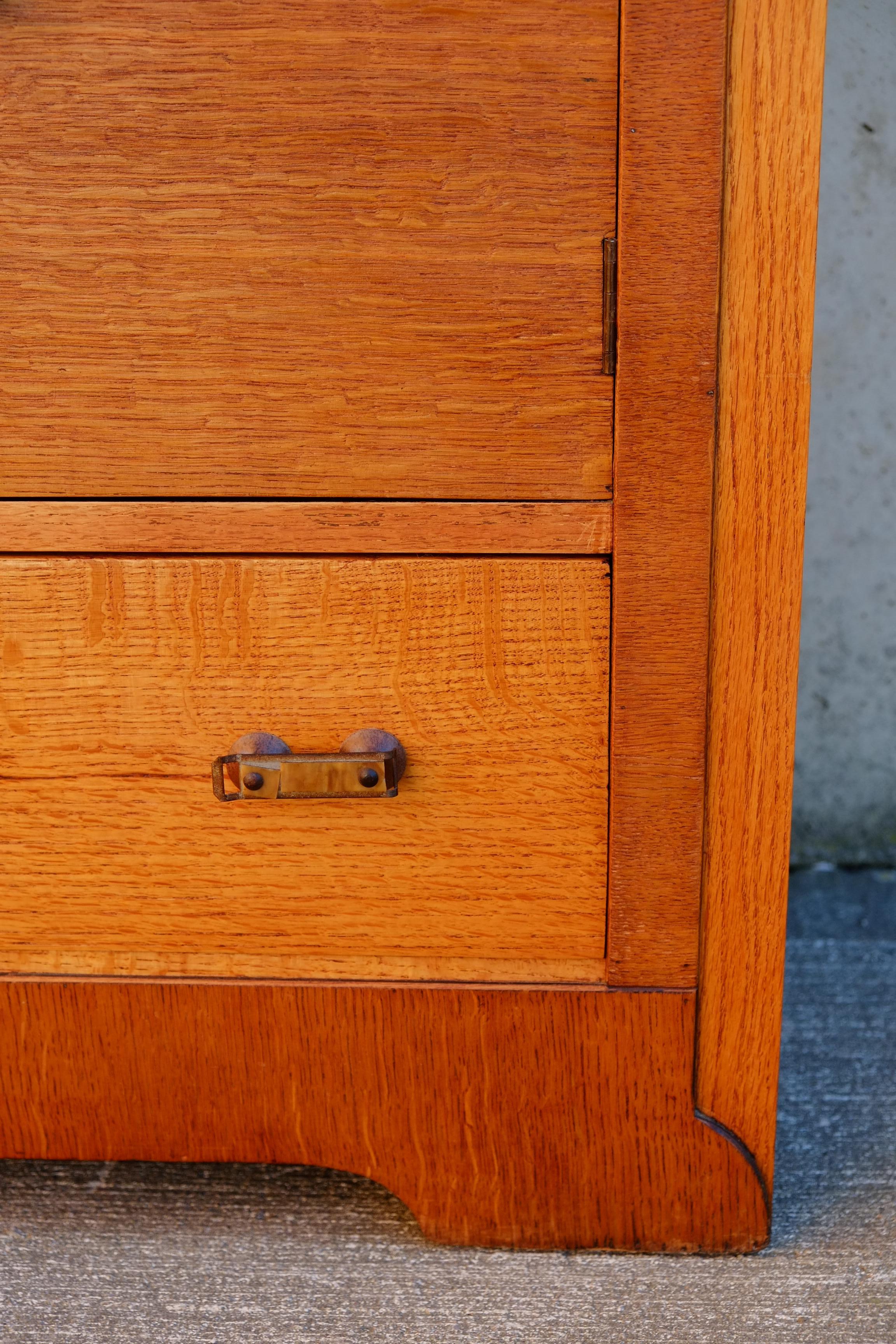 Tallboy en chêne anglais Art Deco des années 1940 1
