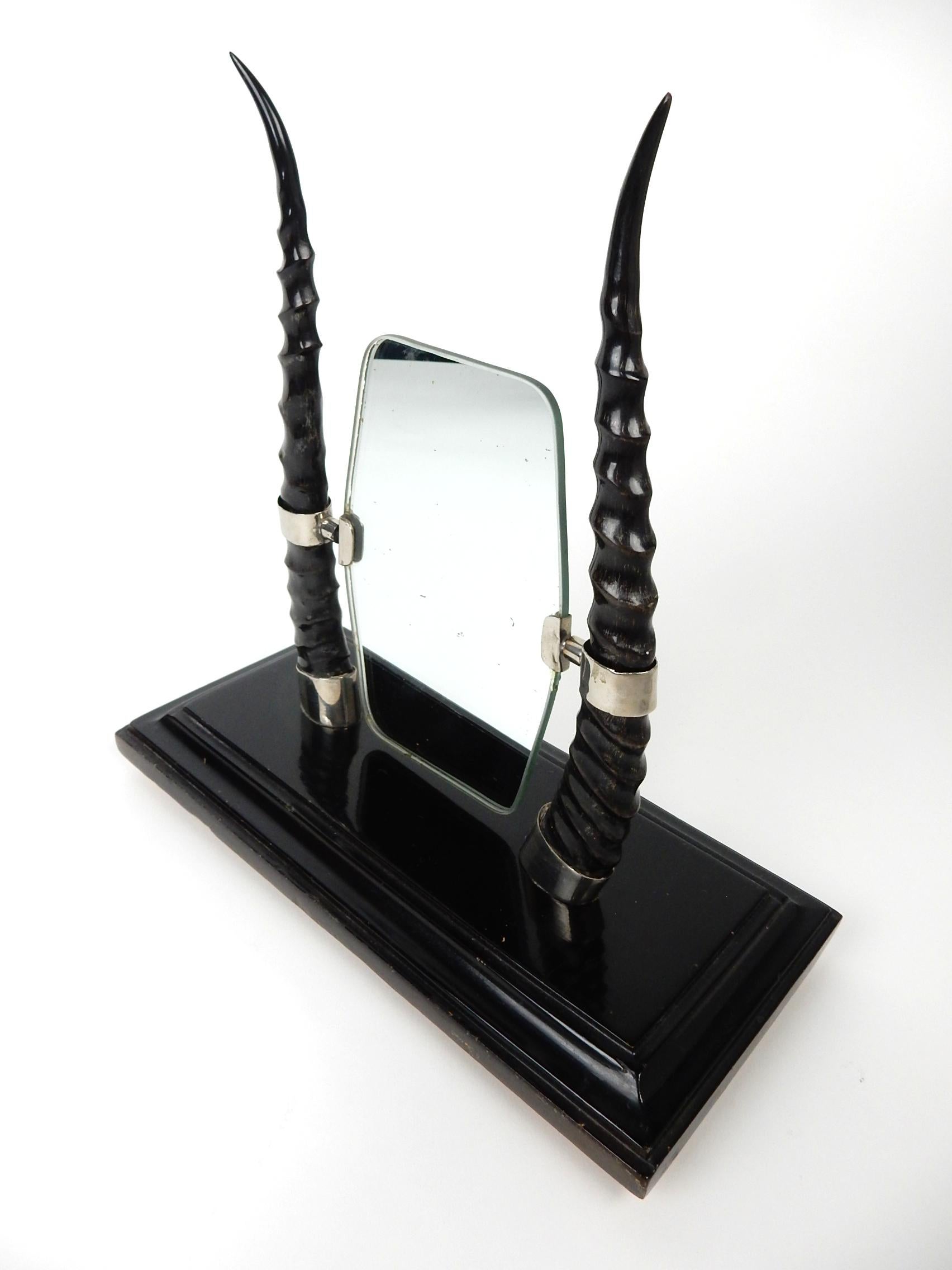 Art déco Miroir de table en argent et corne d'anthélope de l'époque Art Déco des années 1940 en vente