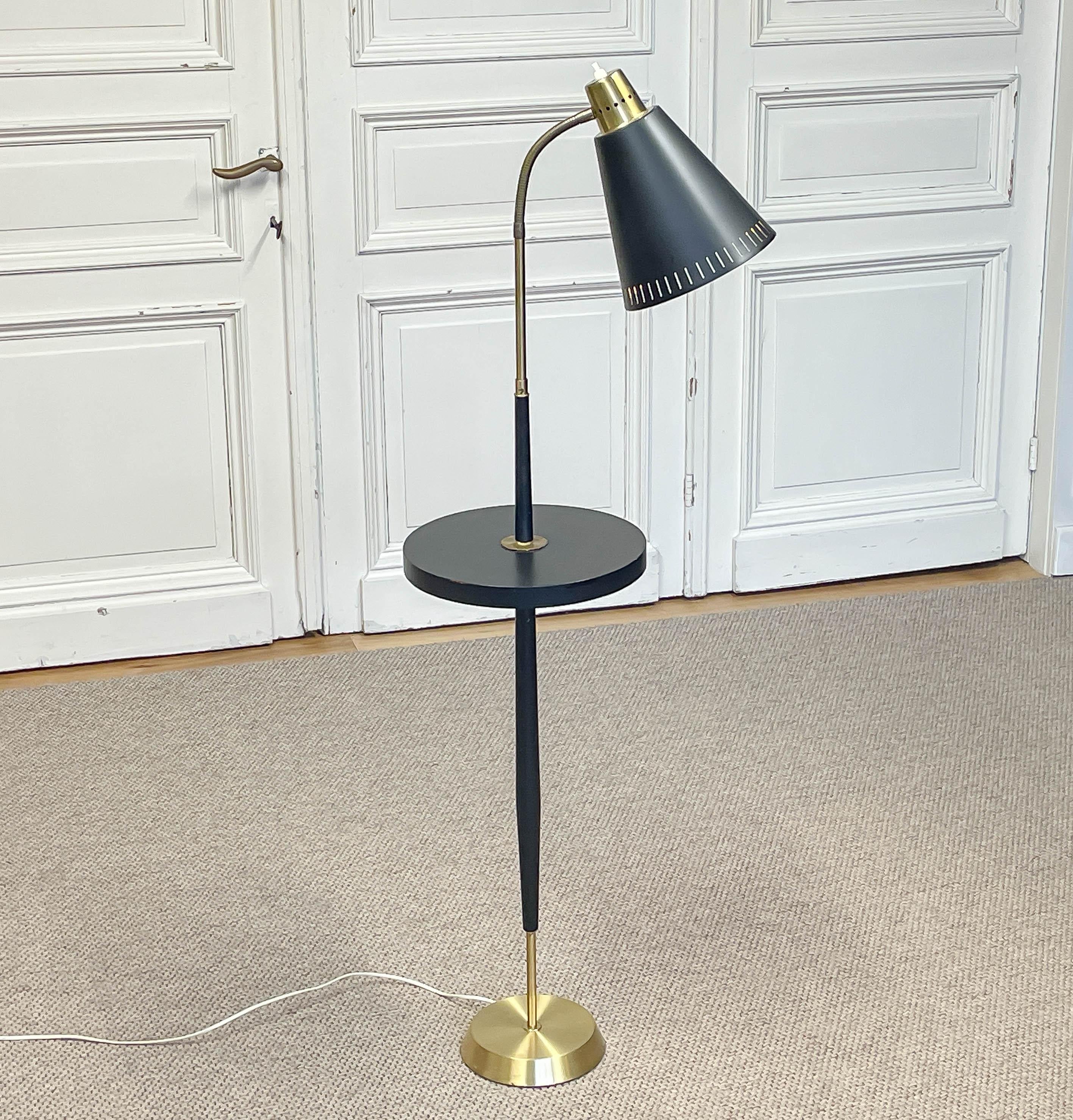 1940s, Art Deco Floor Lamp with Table, Sweden In Good Condition For Sale In Silvolde, Gelderland