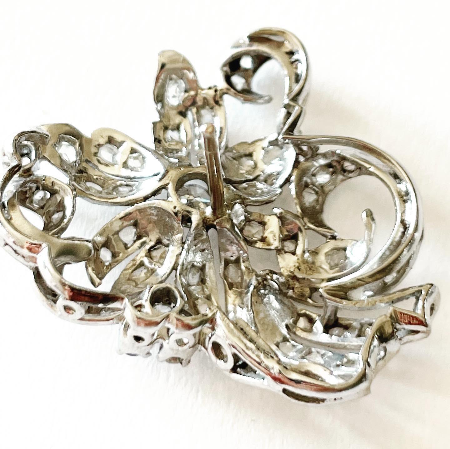 1940s Art Deco Flower Design Diamond 18k White Gold Stud Earrings In Good Condition In Pamplona, Navarra