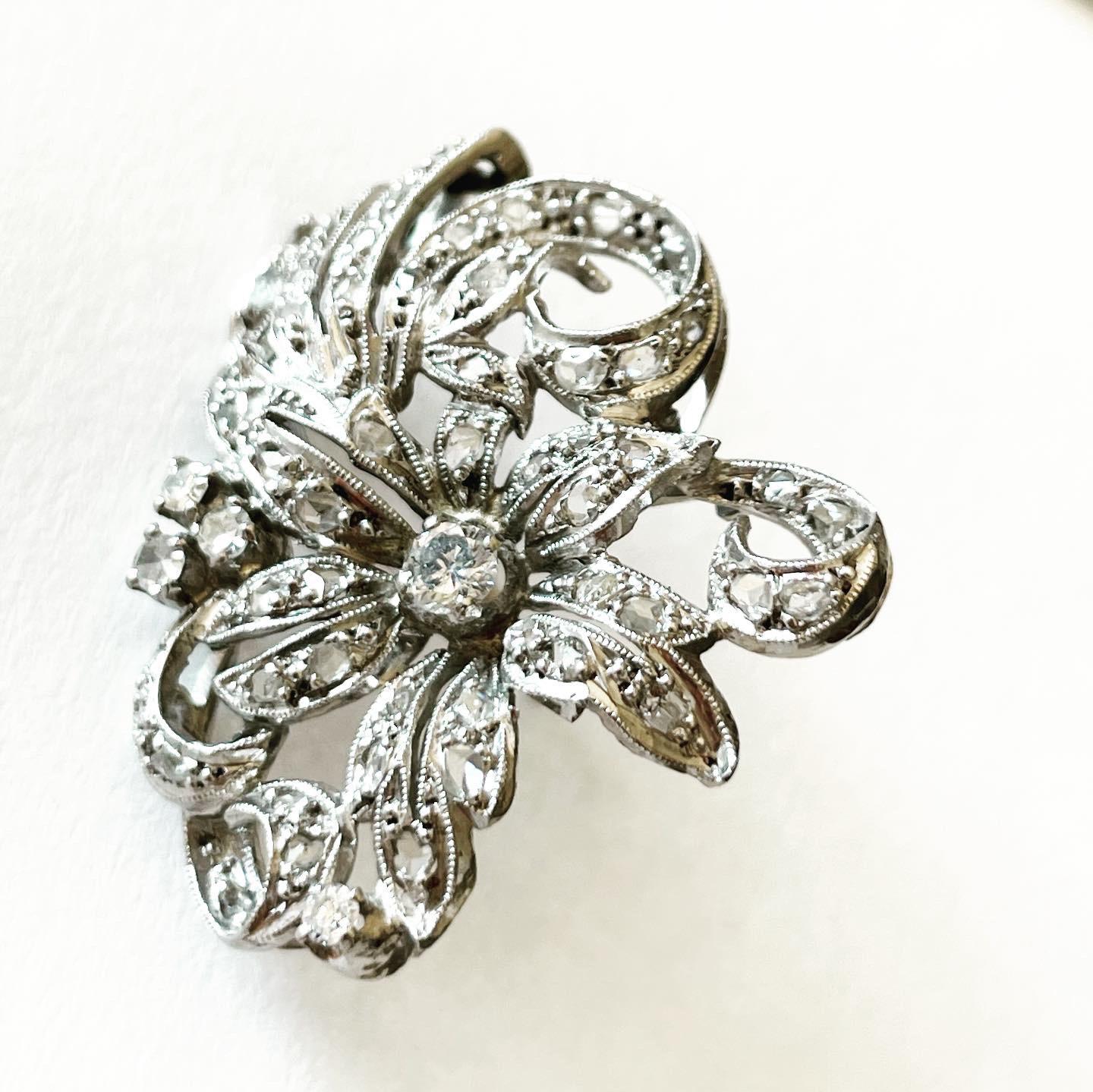 Women's or Men's 1940s Art Deco Flower Design Diamond 18k White Gold Stud Earrings