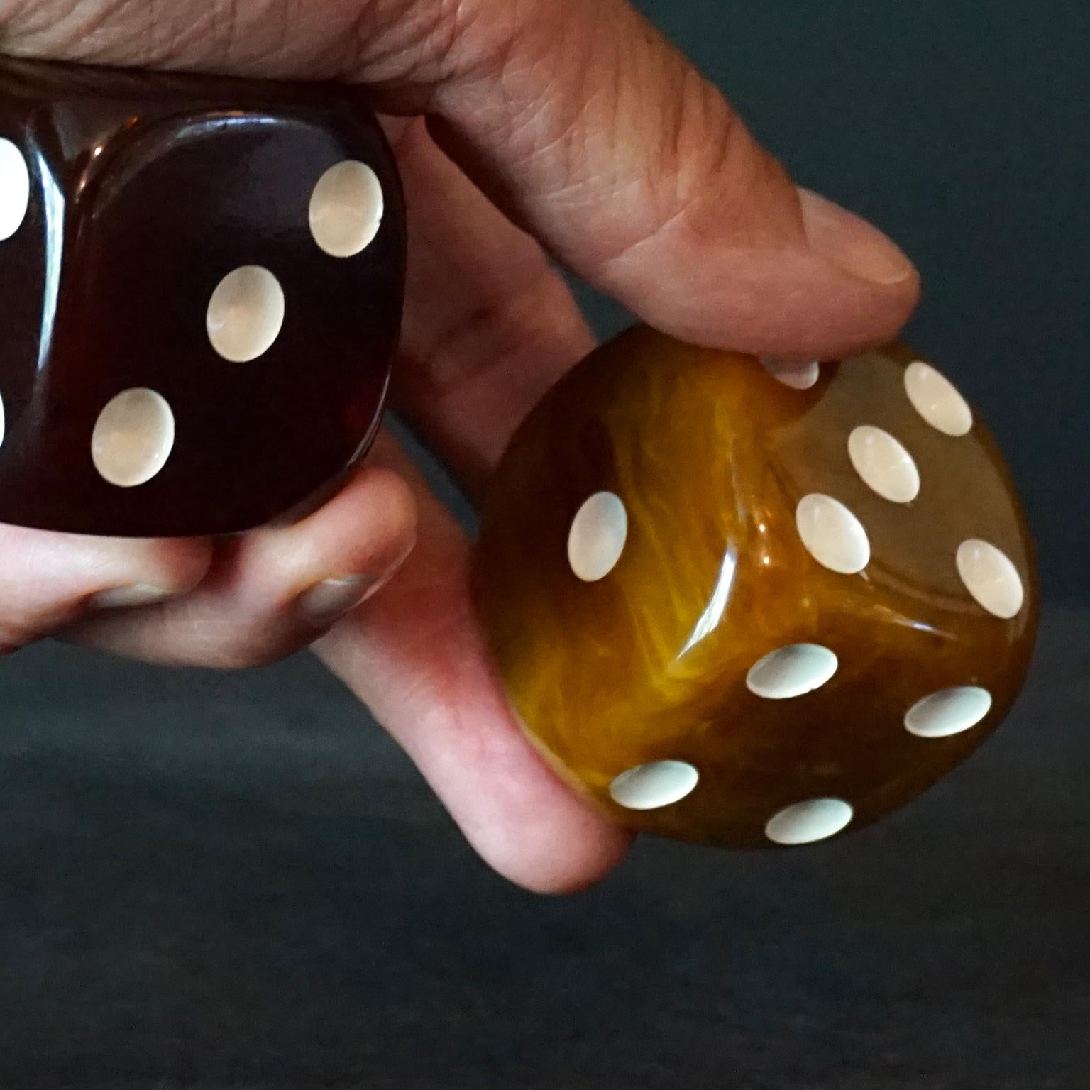 Mid-Century Modern 1940s Art Deco French Oversized set of two Bakelite Butterscotch Caramel Dice For Sale