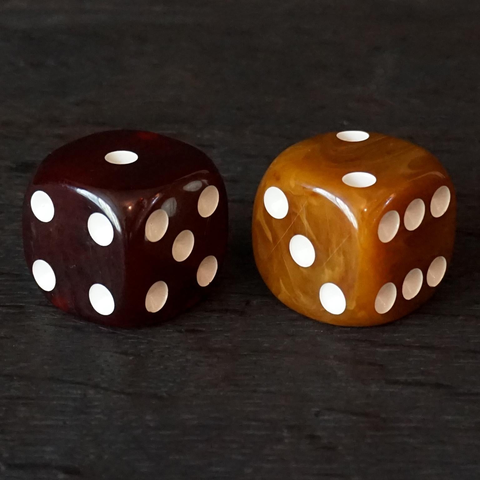 Mid-20th Century 1940s Art Deco French Oversized set of two Bakelite Butterscotch Caramel Dice For Sale