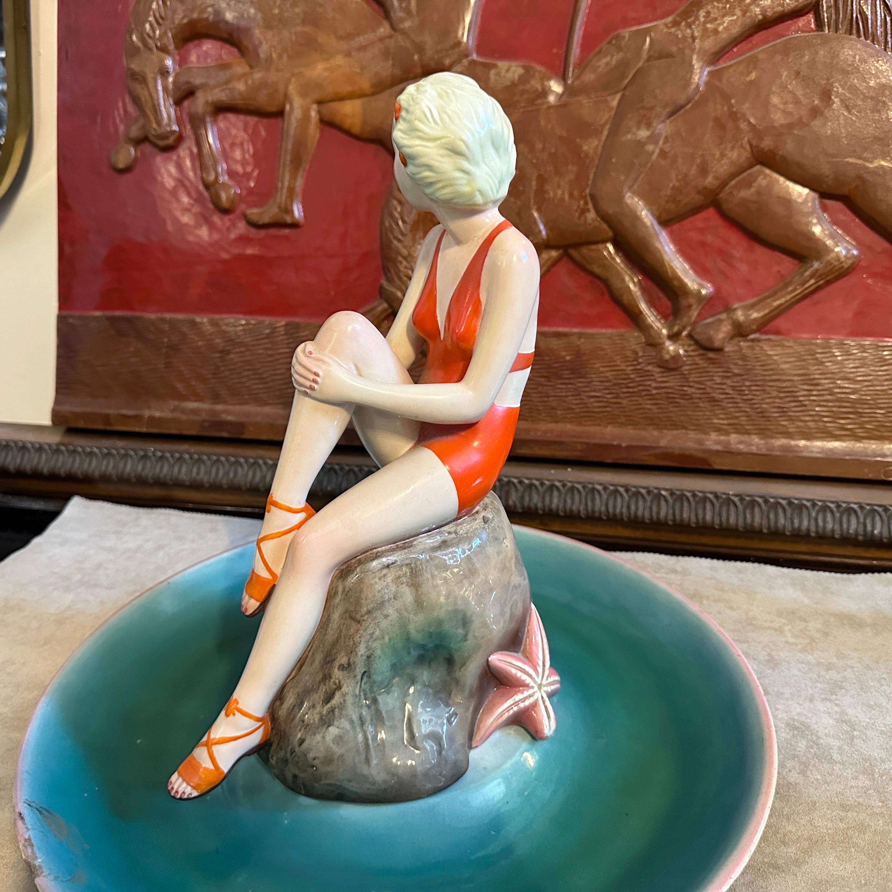 1940er Jahre Art Deco Handbemalte italienische Frau am Meer aus Keramik von Ronzan im Zustand „Gut“ im Angebot in Aci Castello, IT