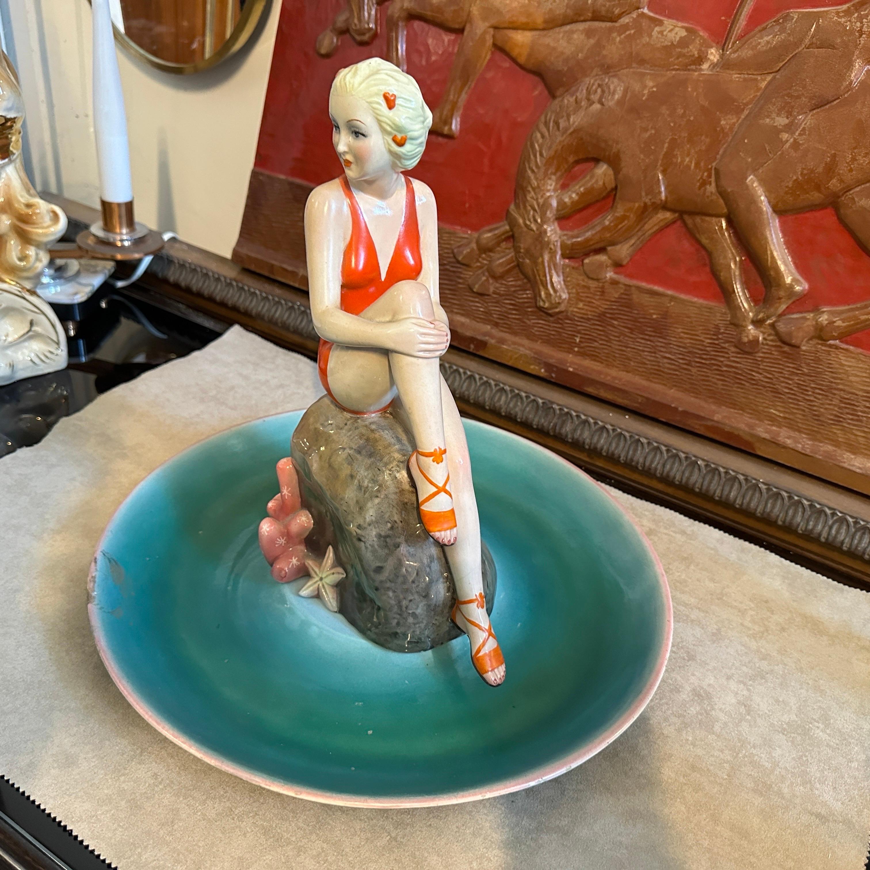 1940s Art Deco Hand-Painted Ceramic Italian Woman at the Sea By Ronzan For Sale 2