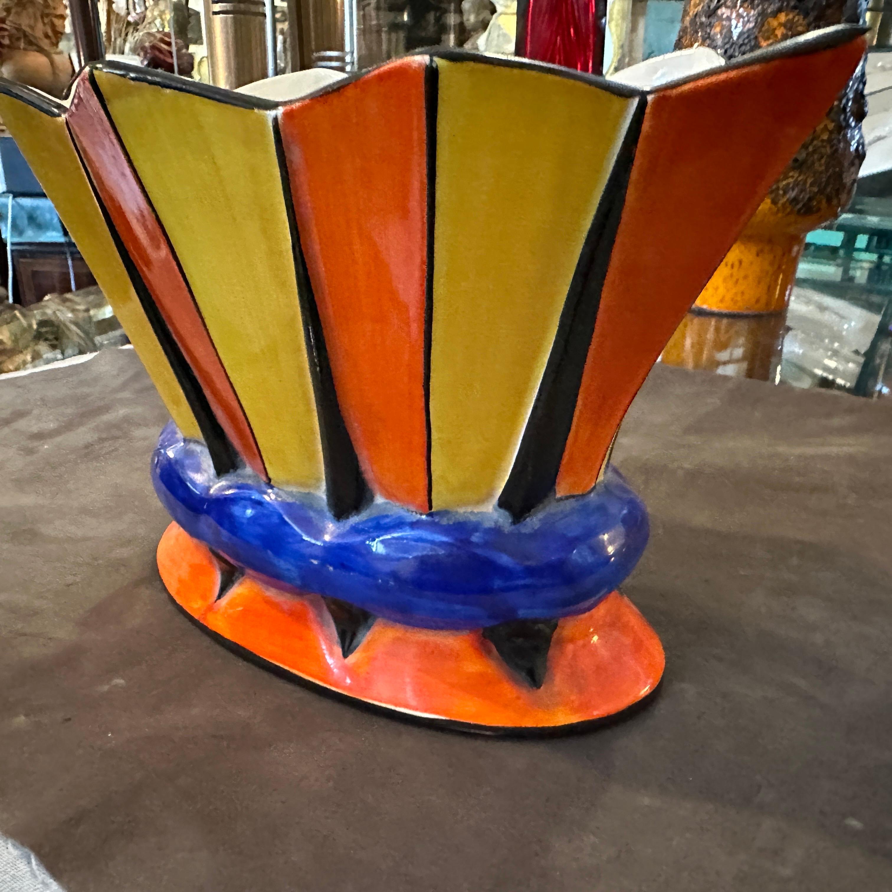 Tchèque Vase tchèque en porcelaine peint à la main Art déco des années 1940 en vente