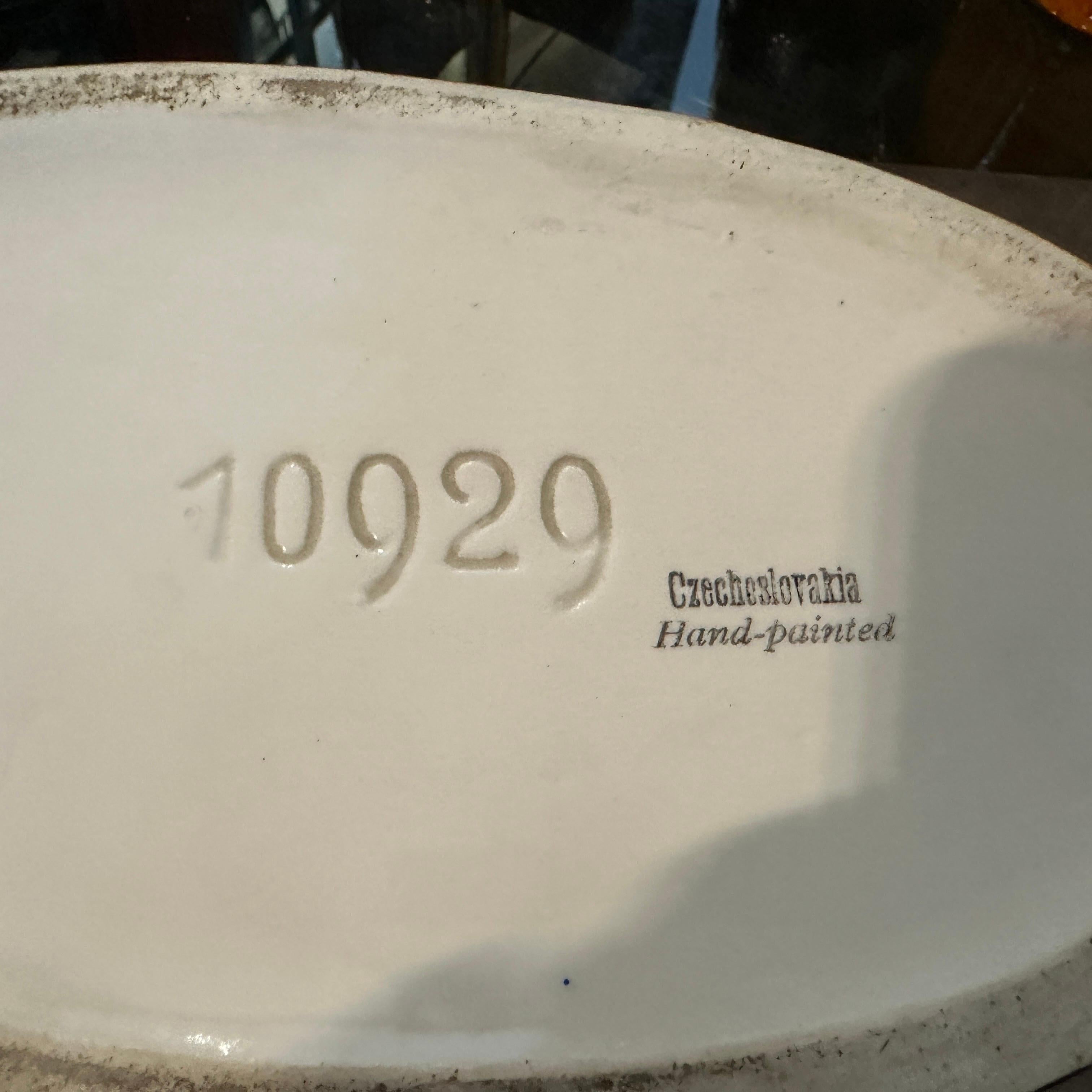 Vase tchèque en porcelaine peint à la main Art déco des années 1940 en vente 1