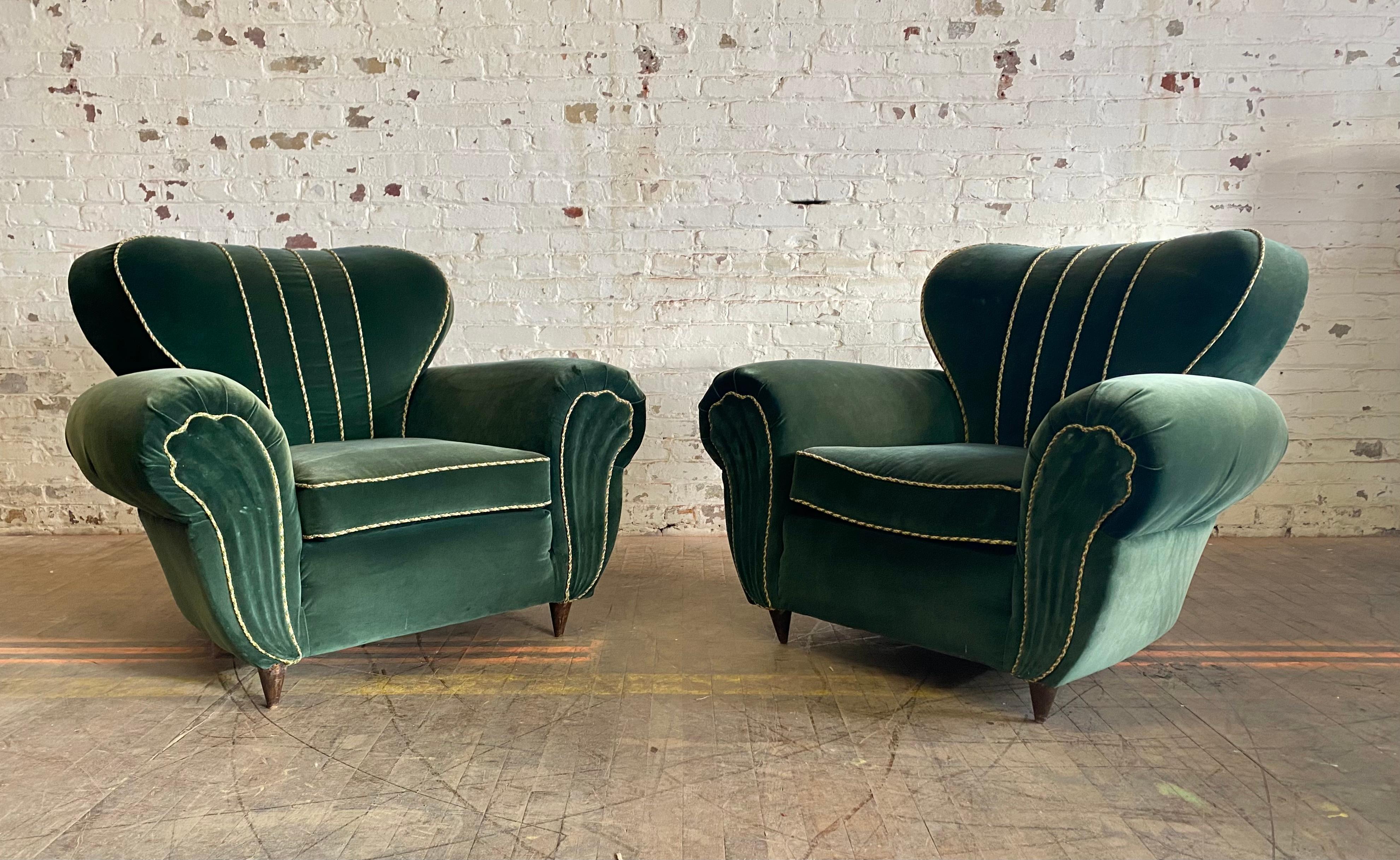 1940s Art Deco Italian Club Chairs, Unusual Form, Oversized by Guglielmo Ulrich For Sale 4