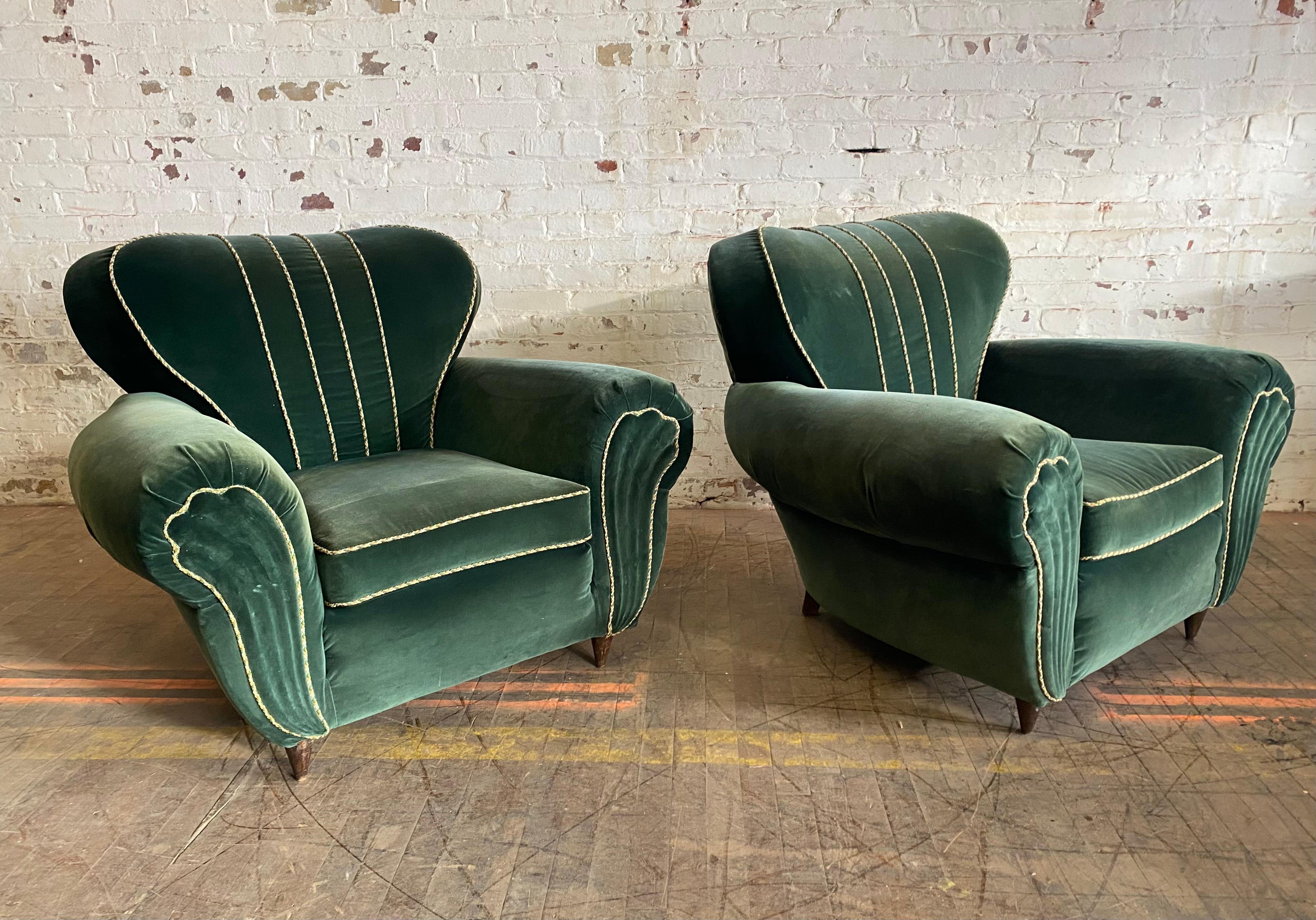 1940s Art Deco Italian Club Chairs, Unusual Form, Oversized by Guglielmo Ulrich For Sale 5