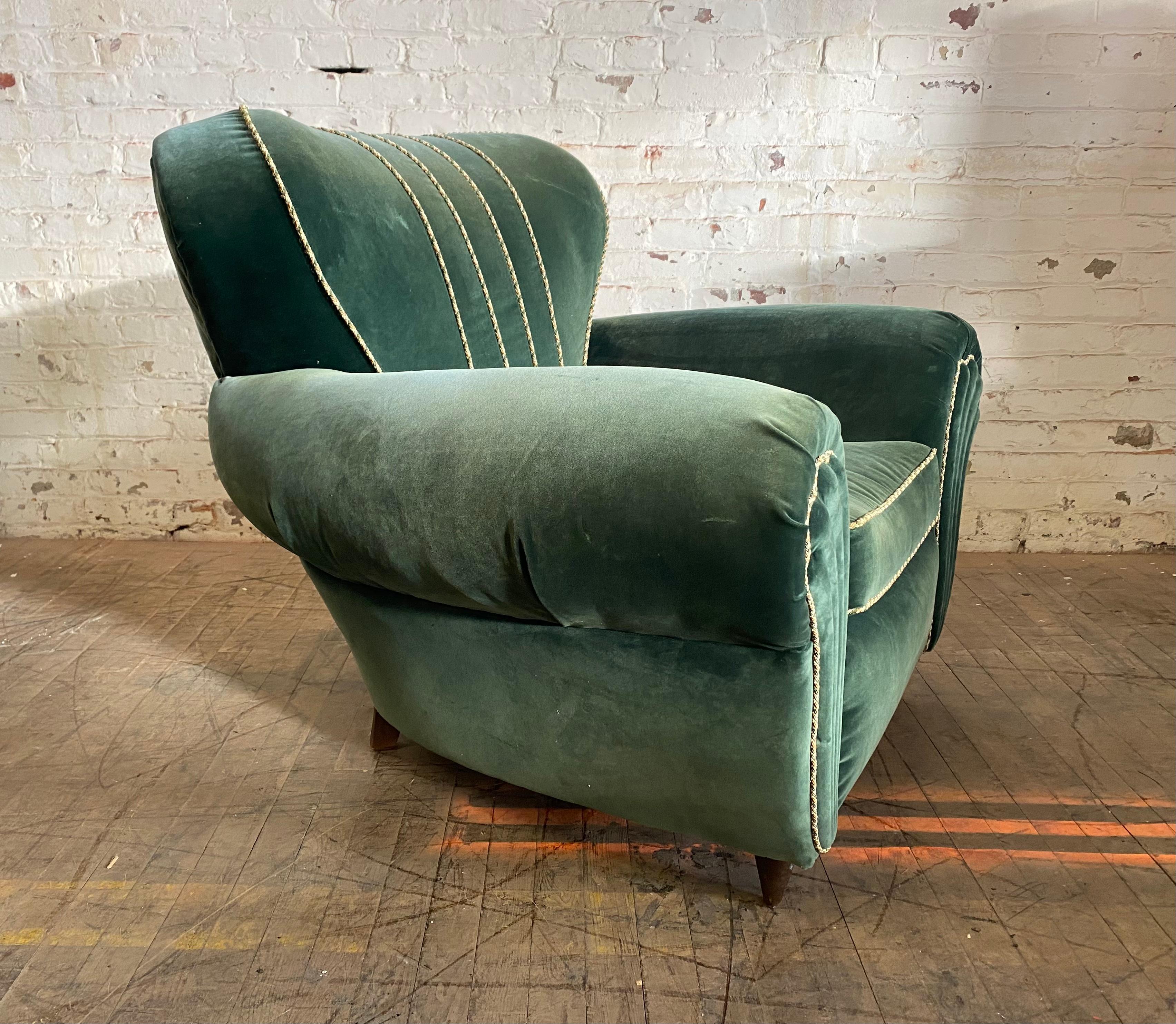 1940s Art Deco Italian Club Chairs, Unusual Form, Oversized by Guglielmo Ulrich In Good Condition For Sale In Buffalo, NY