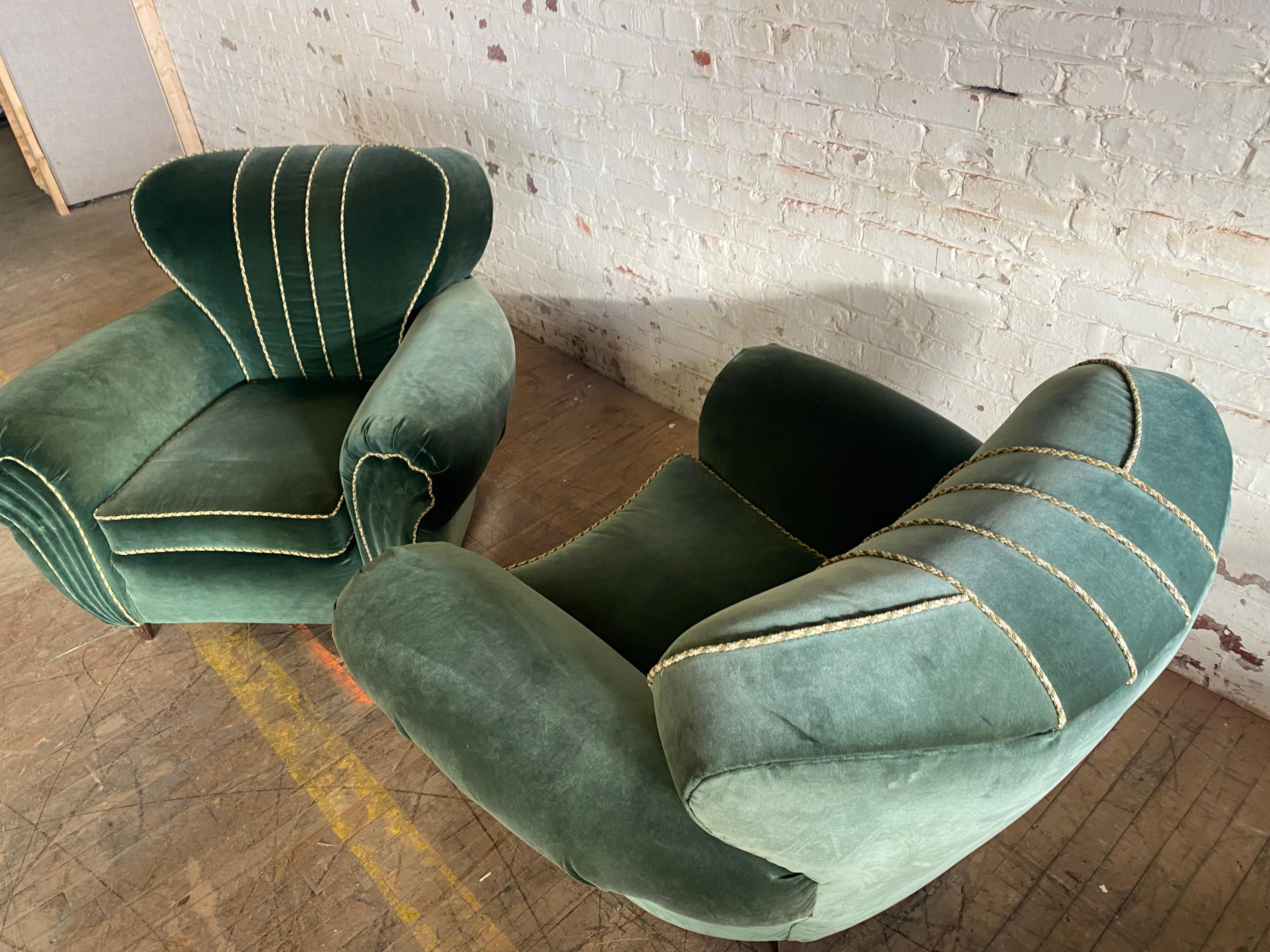 1940s Art Deco Italian Club Chairs, Unusual Form, Oversized by Guglielmo Ulrich For Sale 1