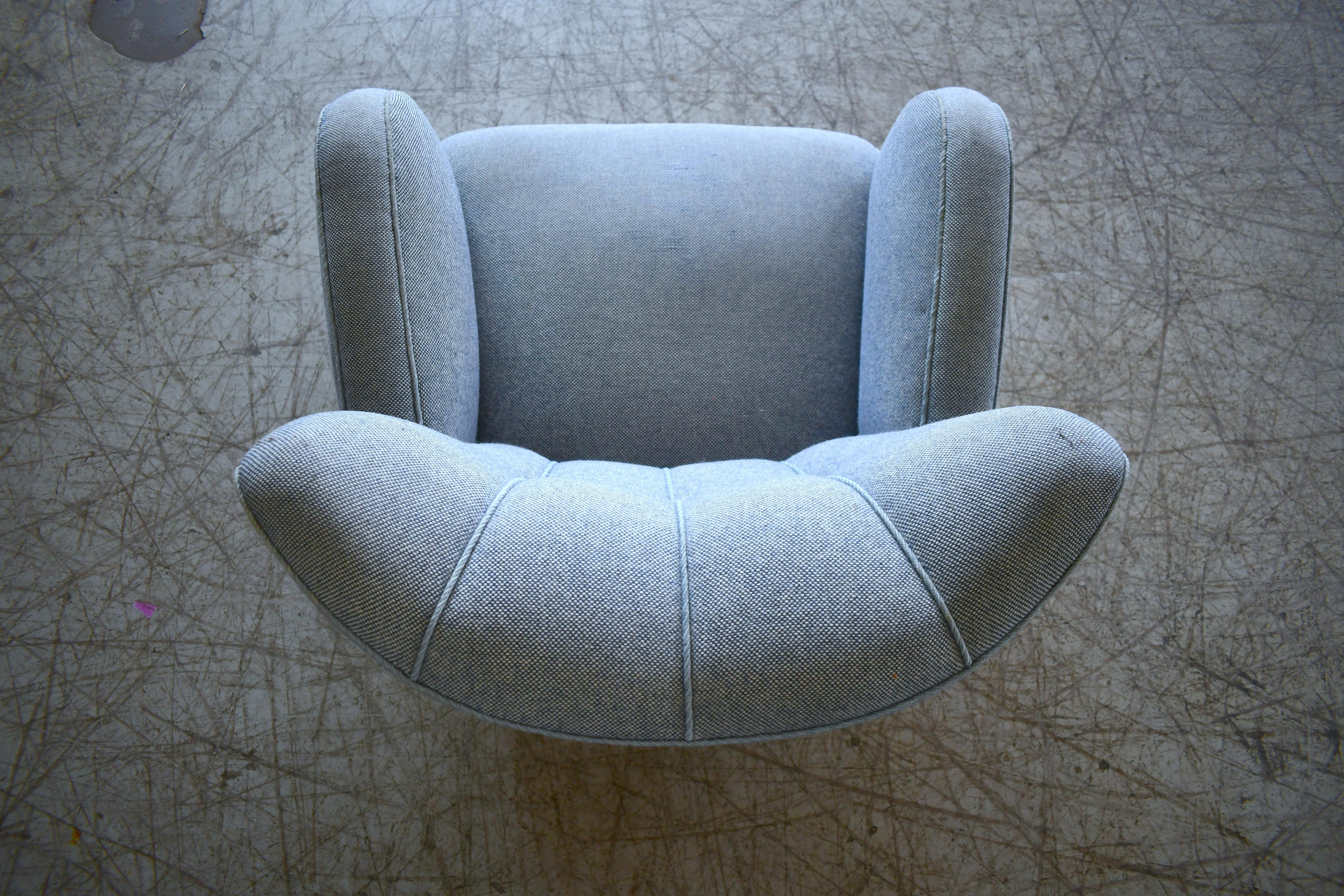 Mid-20th Century 1940s Art Deco Large-Sized Danish Club Chair in Style of Fritz Hansen