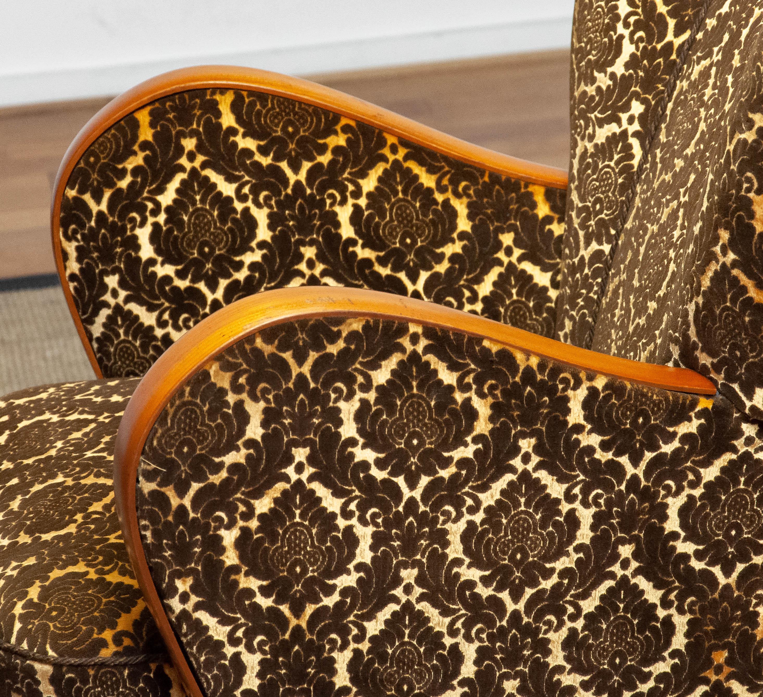 1940s Art Deco Lounge Chair Gold- Brown Jacquard Velvet with Elm Armrest Denmark For Sale 4