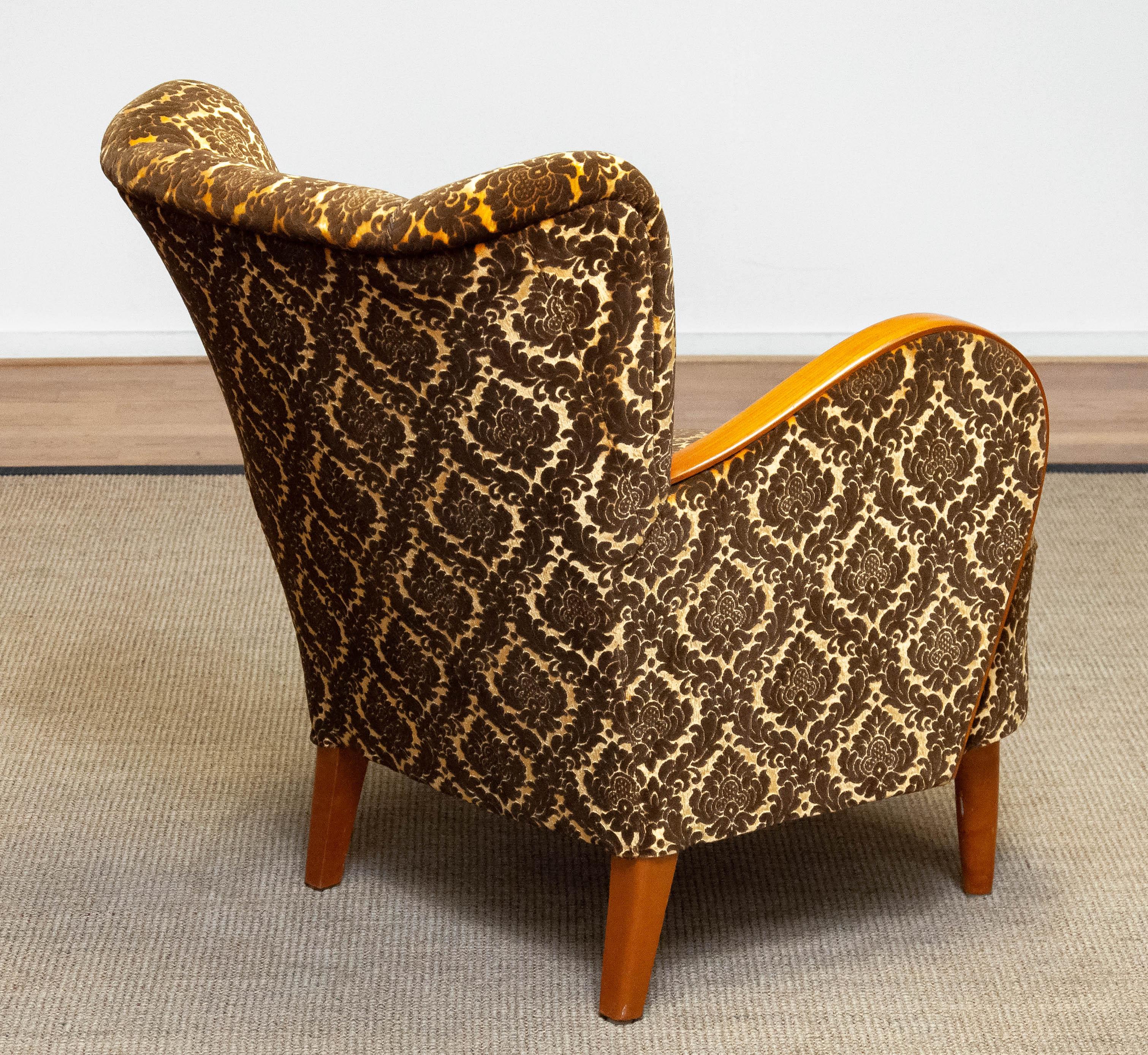 1940s Art Deco Lounge Chair Gold- Brown Jacquard Velvet with Elm Armrest Denmark For Sale 5