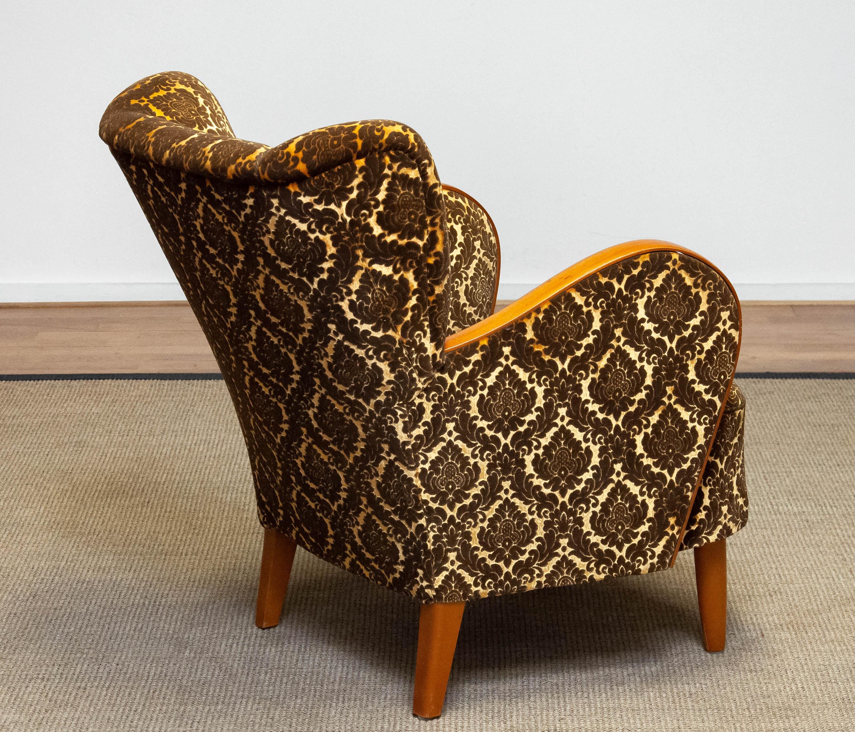 1940s Art Deco Lounge Chair Gold- Brown Jacquard Velvet with Elm Armrest Denmark For Sale 1