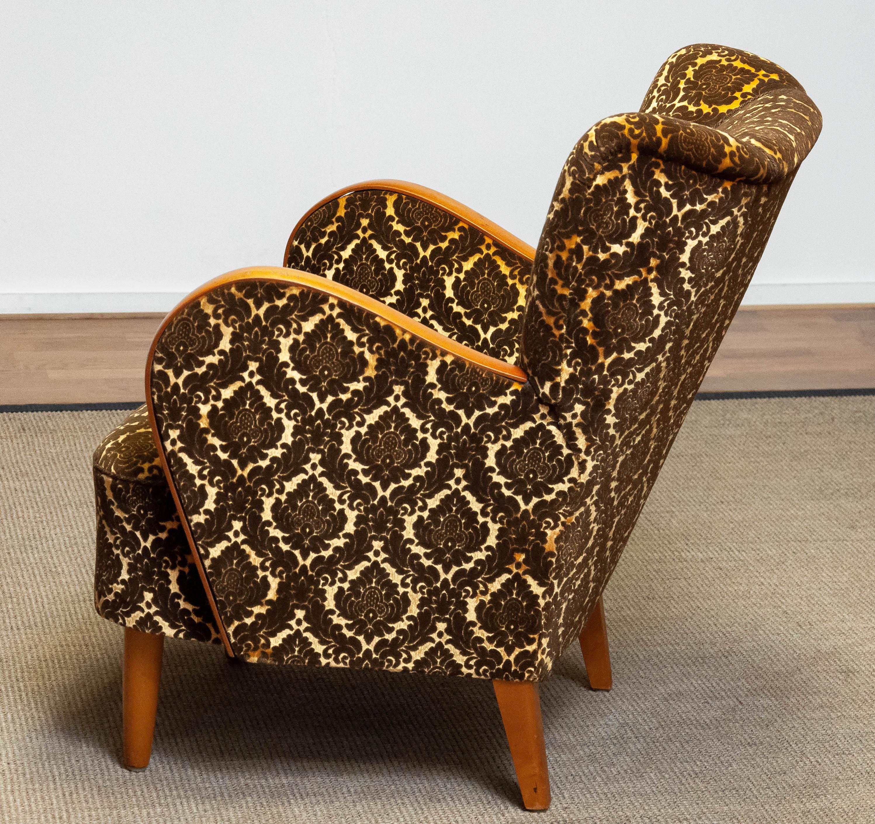 1940s Art Deco Lounge Chair Gold- Brown Jacquard Velvet with Elm Armrest Denmark For Sale 2