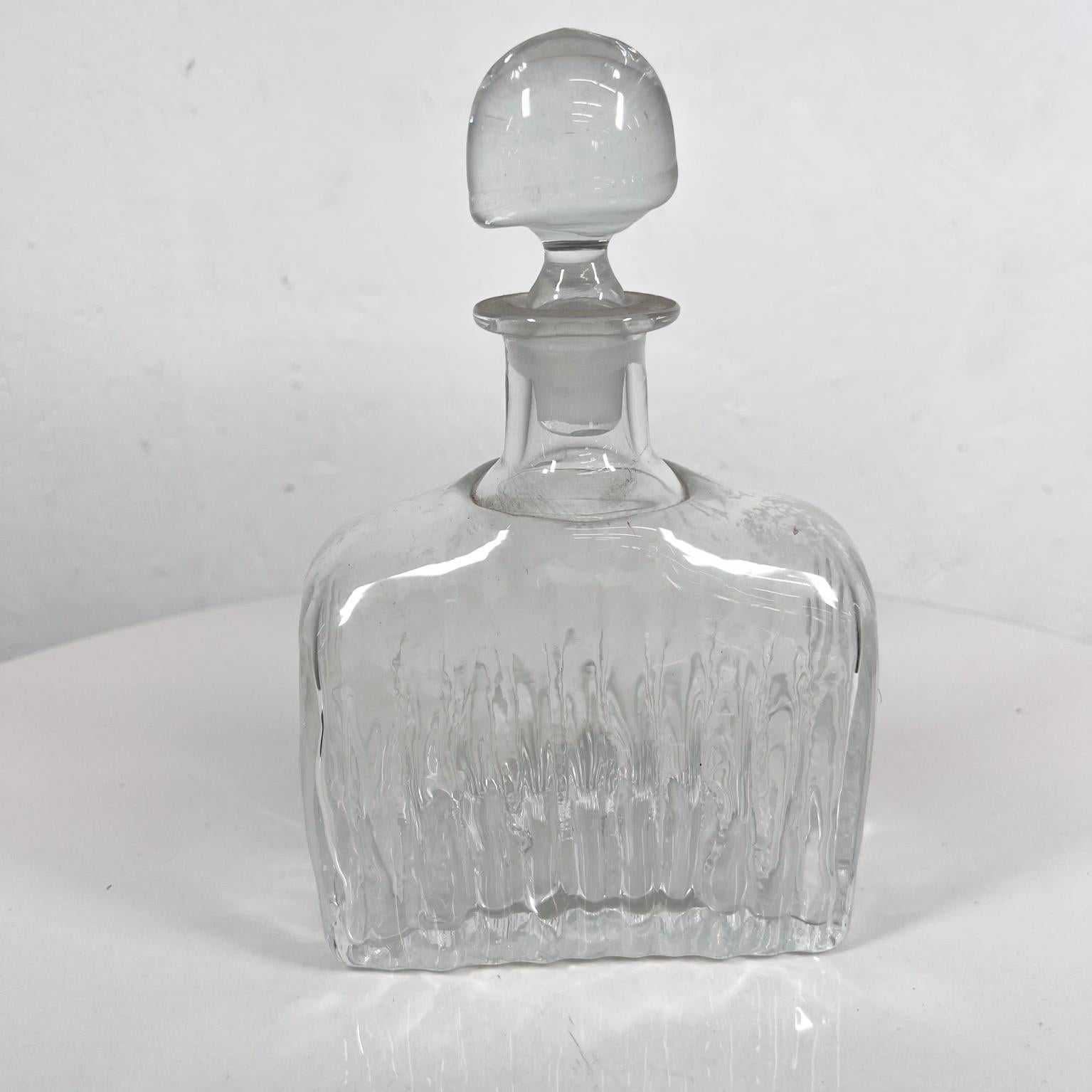 Art Deco Leaded Glass Flask Crystal Decanter w/ Stopper Ribbed Vertical Cuts
5.38 W x 8.38 H x 2.38 D.
Unsigned
Preowned vintage, refer to images please.

