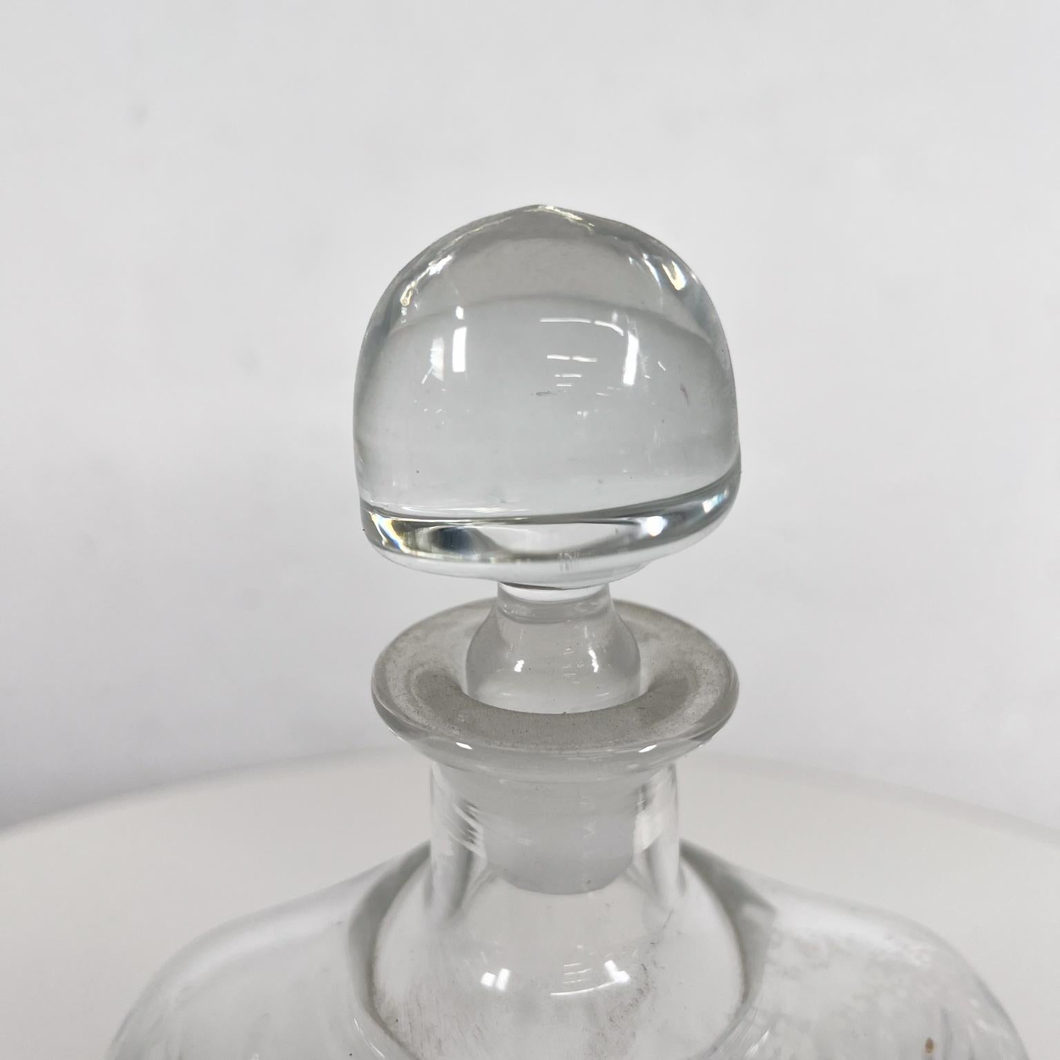 1940s Art Deco Lovely Leaded Glass Crystal Decanter w/ Stopper In Good Condition For Sale In Chula Vista, CA