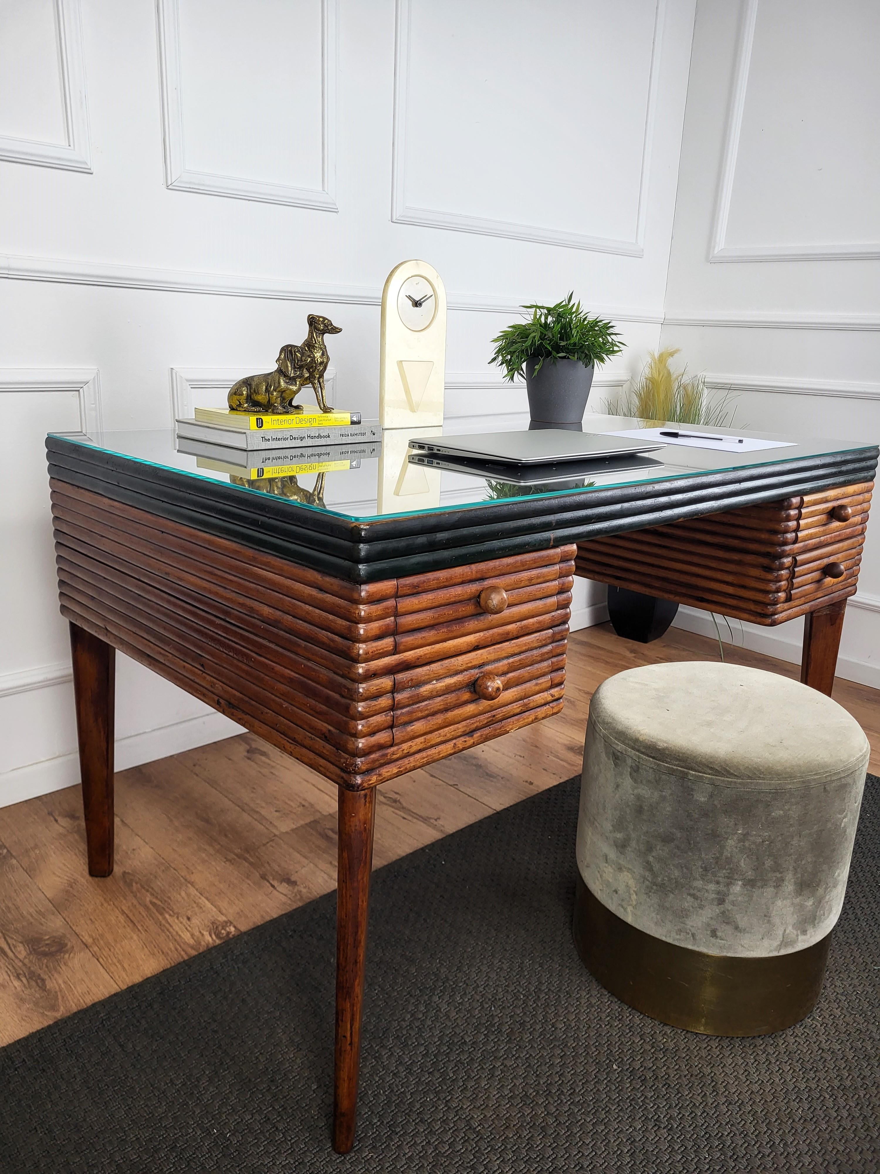 Very elegant Italian Art Deco Mid-Century Modern desk writing table, with beautiful side and front carved slats and side pair of drawers on each side, front and back, completed with its elegant glass top and detailed by the green paint decor. The