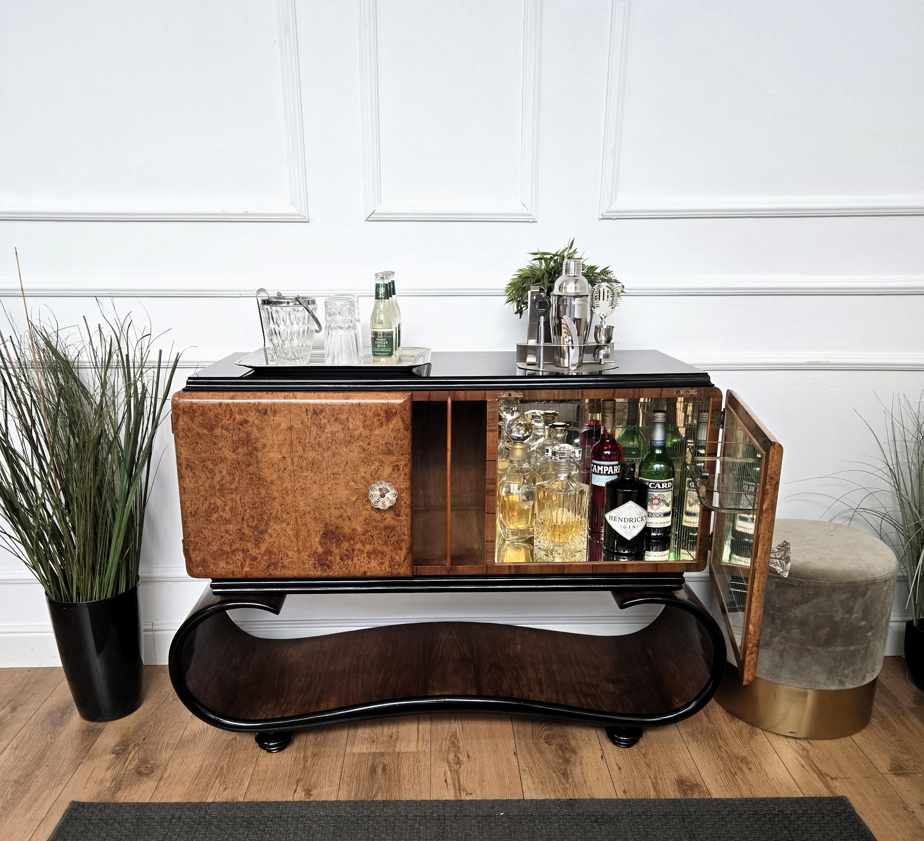 Unique and very elegant Italian Art Deco Mid-Century Modern dry bar cabinet, in beautiful veneer walnut briar burl wood, two doors with amazing interior part in mirrors mosaic, black glass top and antique carved wood handles. The unique and typical