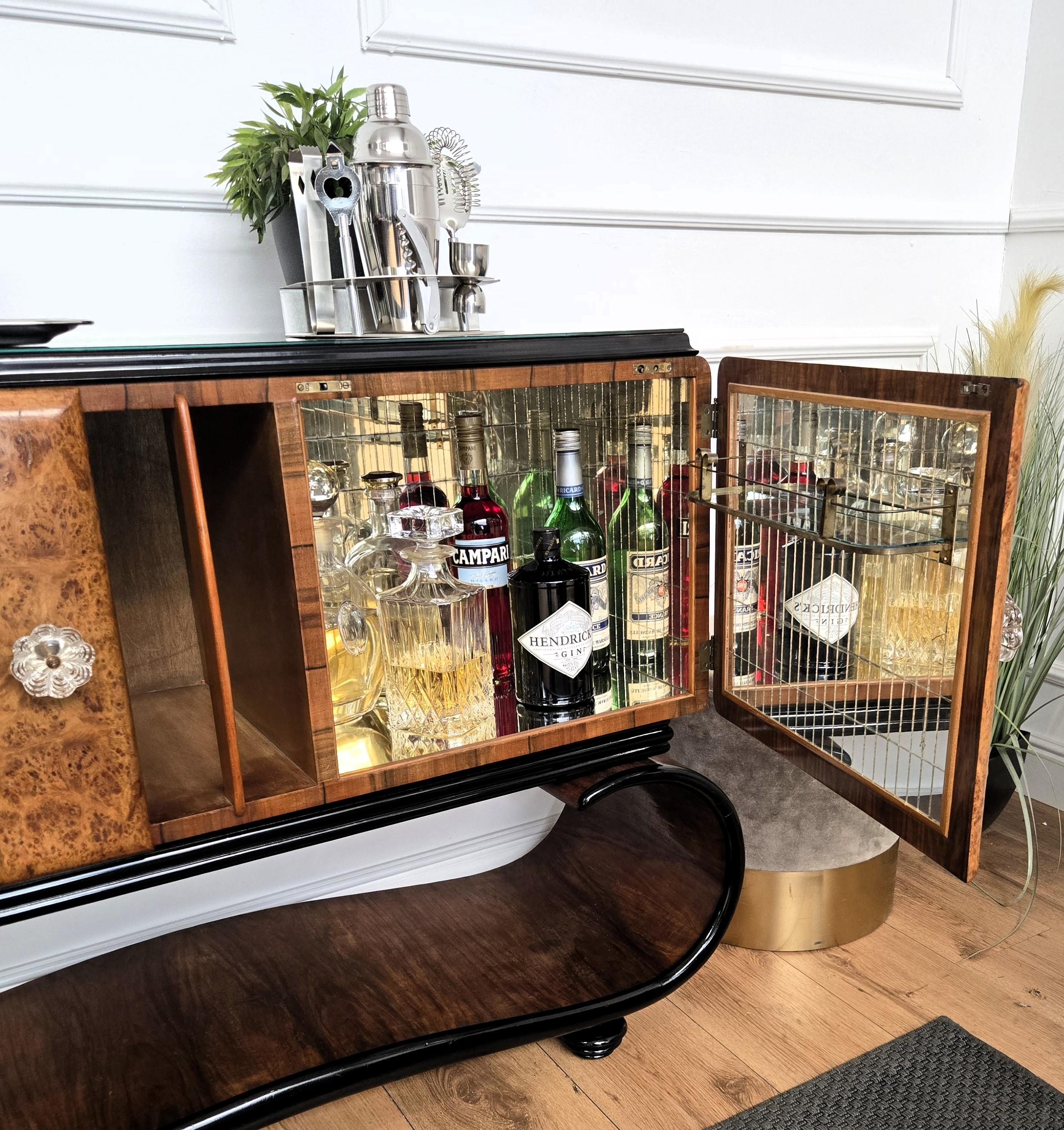 1940s Art Deco Mid-Century Italian Walnut Burl and Mirror Mosaic Dry Bar Cabinet For Sale 2