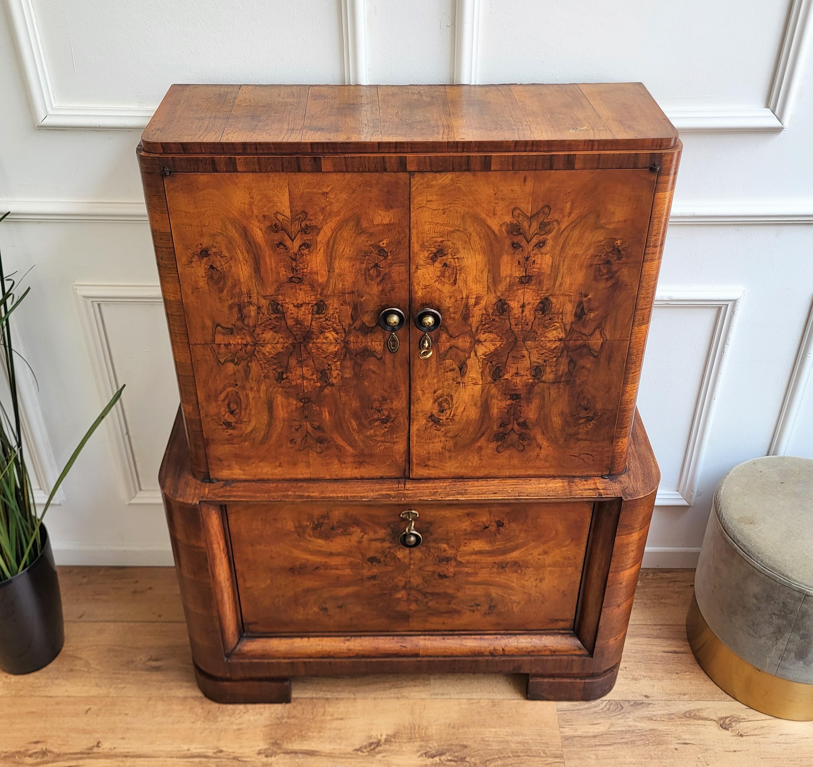 1940s Art Deco Mid-Century Italian Walnut Burl and Mirror Mosaic Dry Bar Cabinet 3