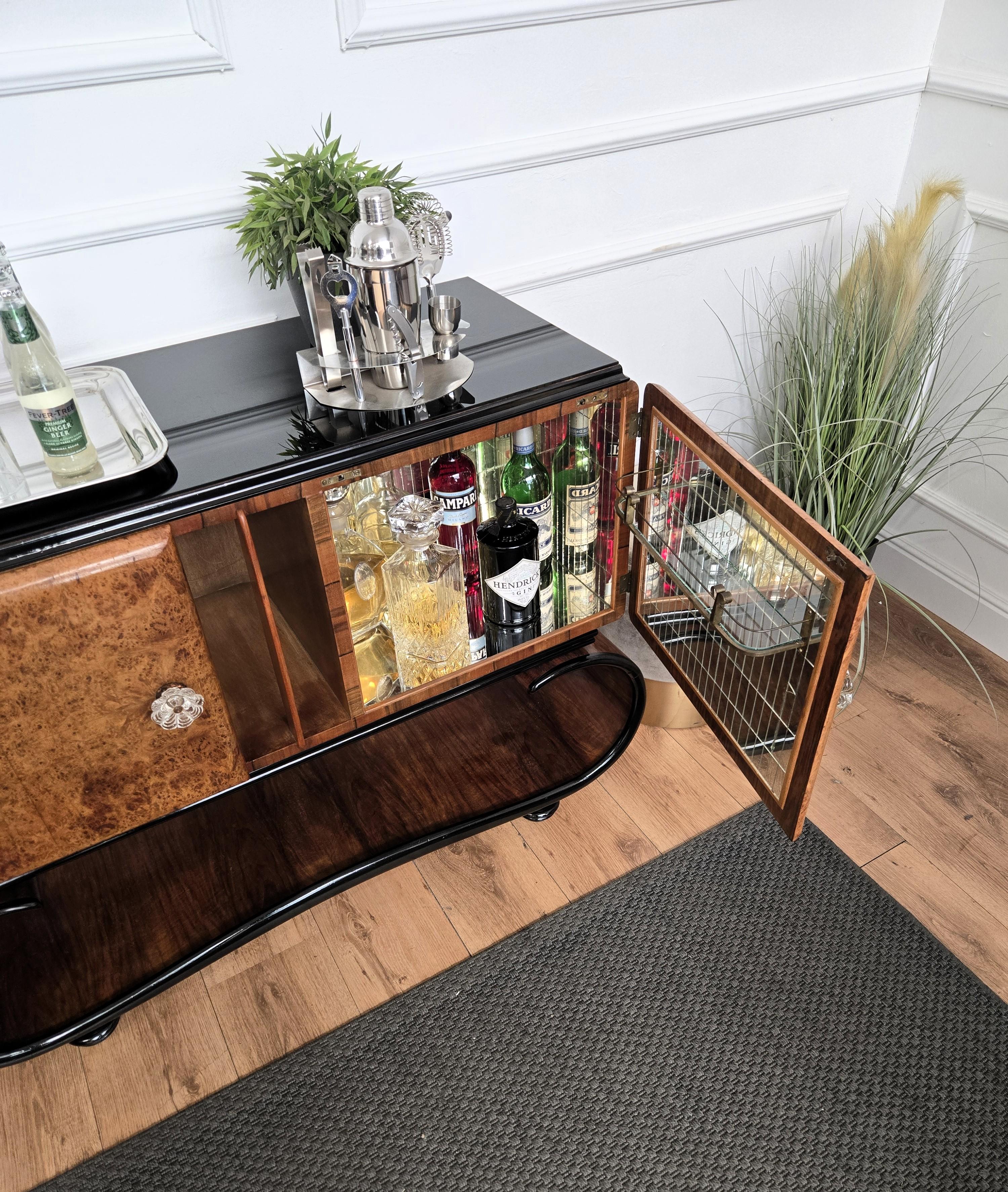 1940s Art Deco Mid-Century Italian Walnut Burl and Mirror Mosaic Dry Bar Cabinet For Sale 3