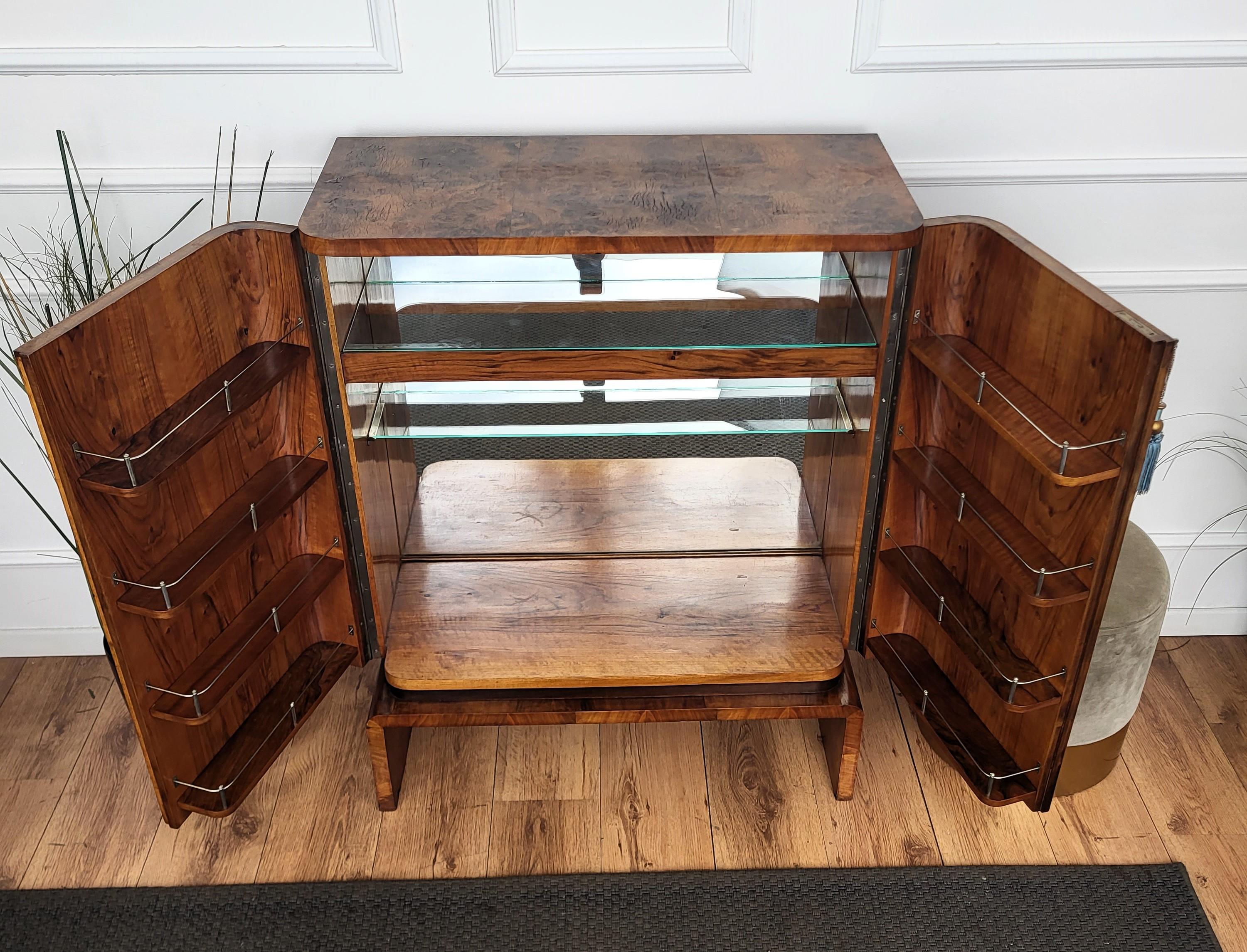 1940s Art Deco Mid-Century Italian Walnut Burl and Mirror Mosaic Dry Bar Cabinet 4