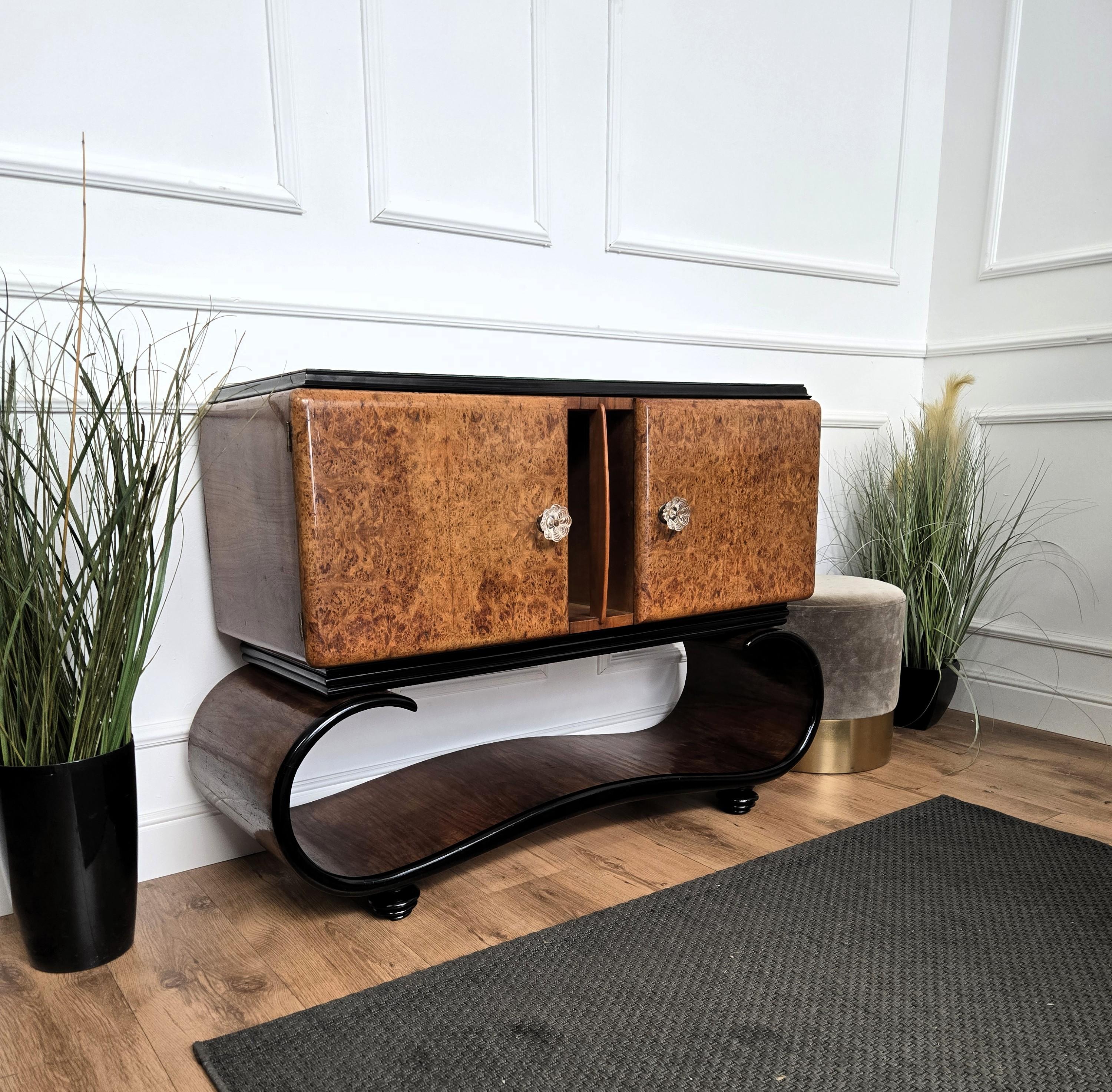 1940s Art Deco Mid-Century Italian Walnut Burl and Mirror Mosaic Dry Bar Cabinet For Sale 4