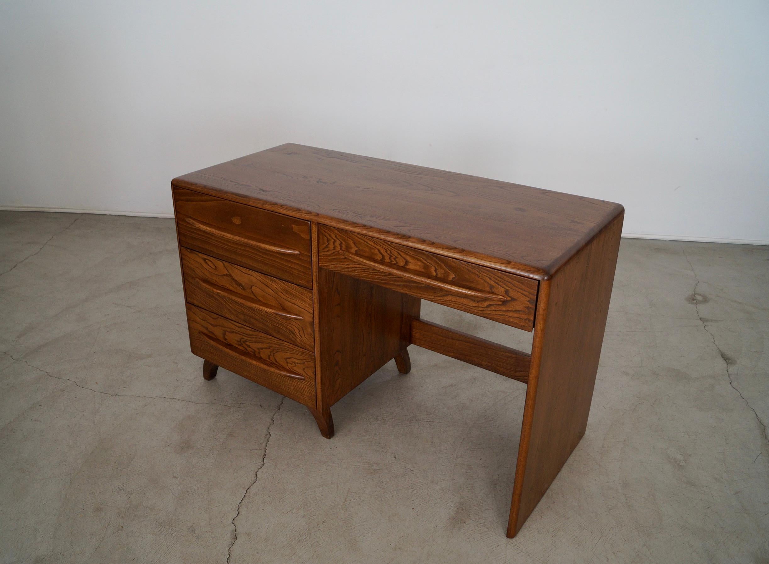1940's Art Deco Mid-Century Modern Pierce and Sons Desk In Excellent Condition In Burbank, CA